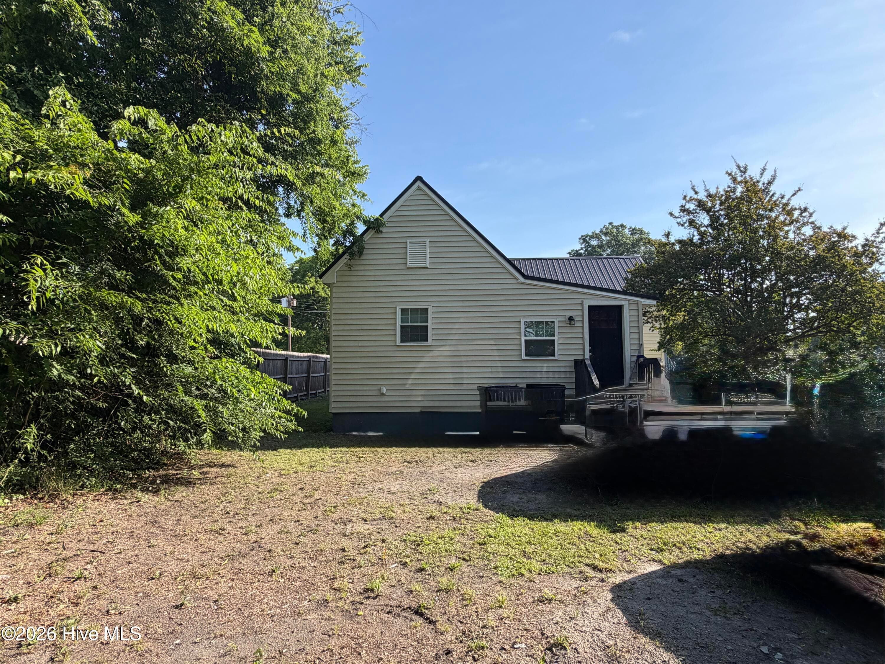 Single Family Residence at 204 E Oak Street, Goldsboro, NC 27530, photo 3 of 14