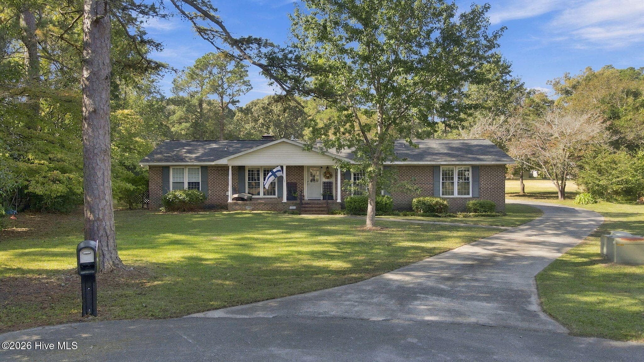 Single Family Residence at 309 Willowbrook Court, New Bern, NC 28562, photo 4 of 57
