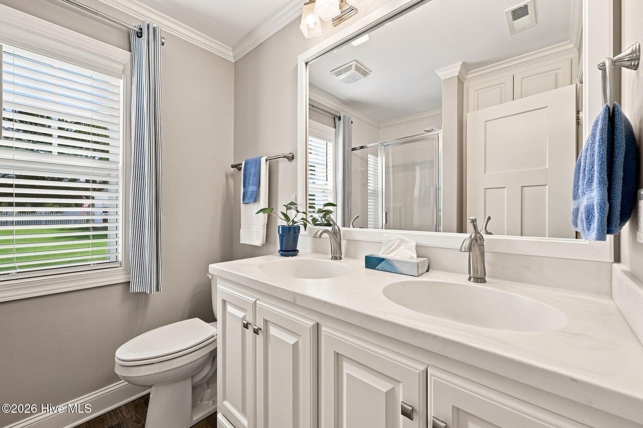 En suite - 201 Asheberne Drive, Washington, NC 27889