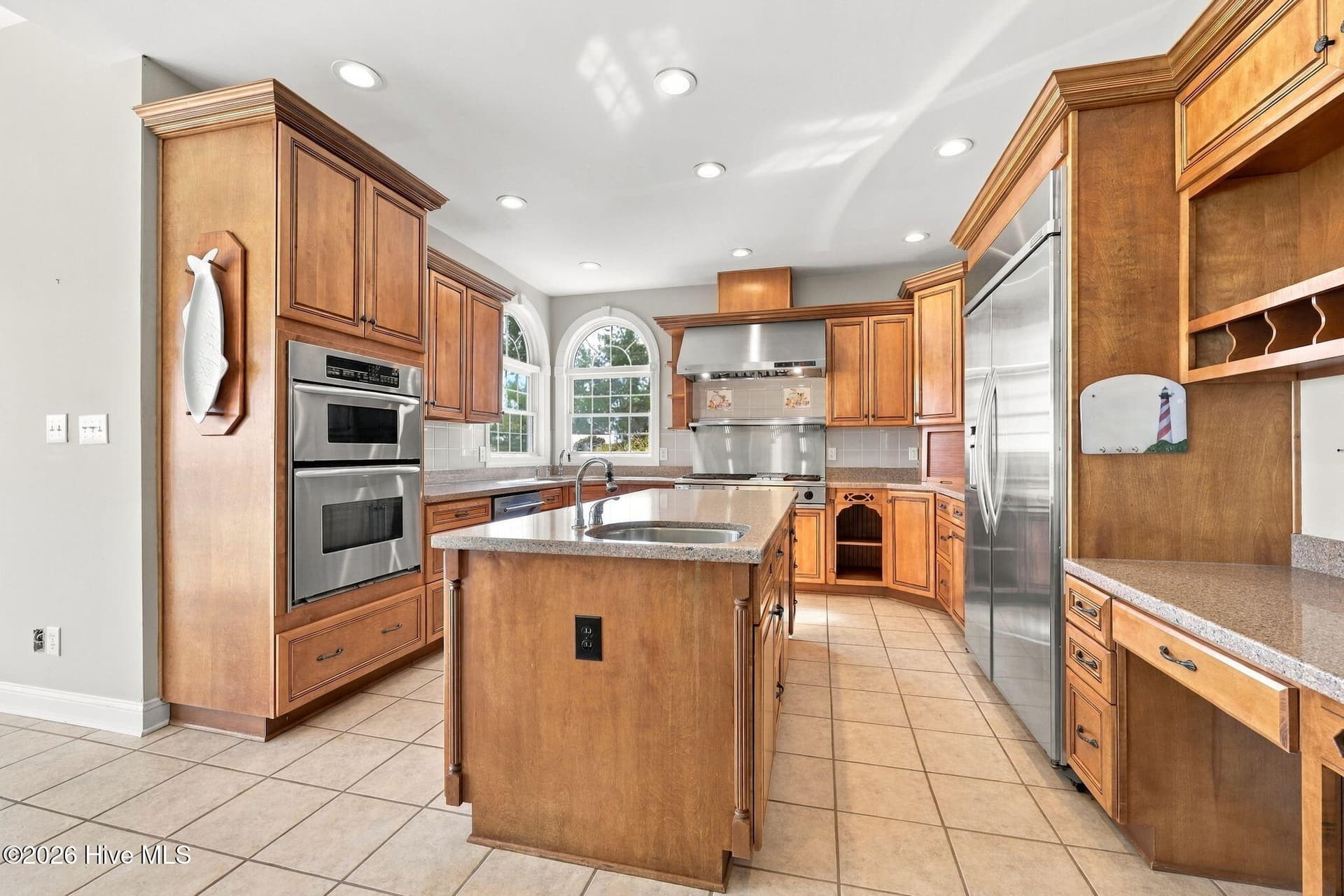 grand kitchen! - 105 Magens Court W, Cedar Point, NC 28584