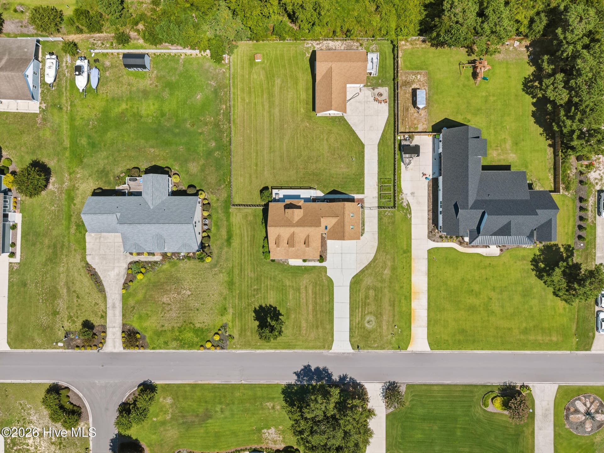 Single Family Residence at 117 Middle Point Road, Hampstead, NC 28443, photo 7 of 86