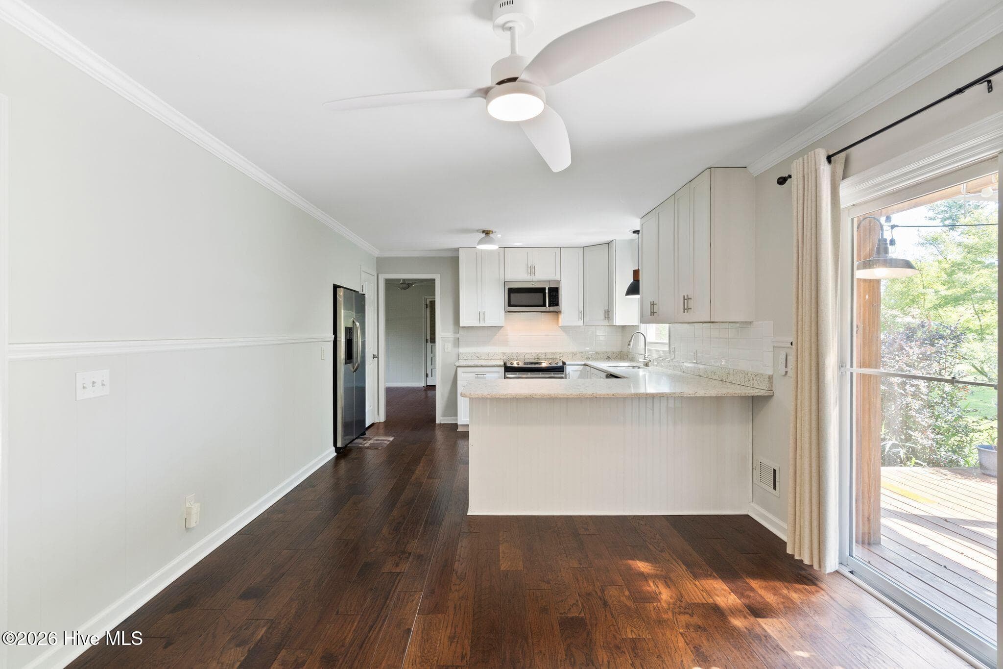 Single Family Residence at 806 Bragg Drive, Wilmington, NC 28409, photo 13 of 57