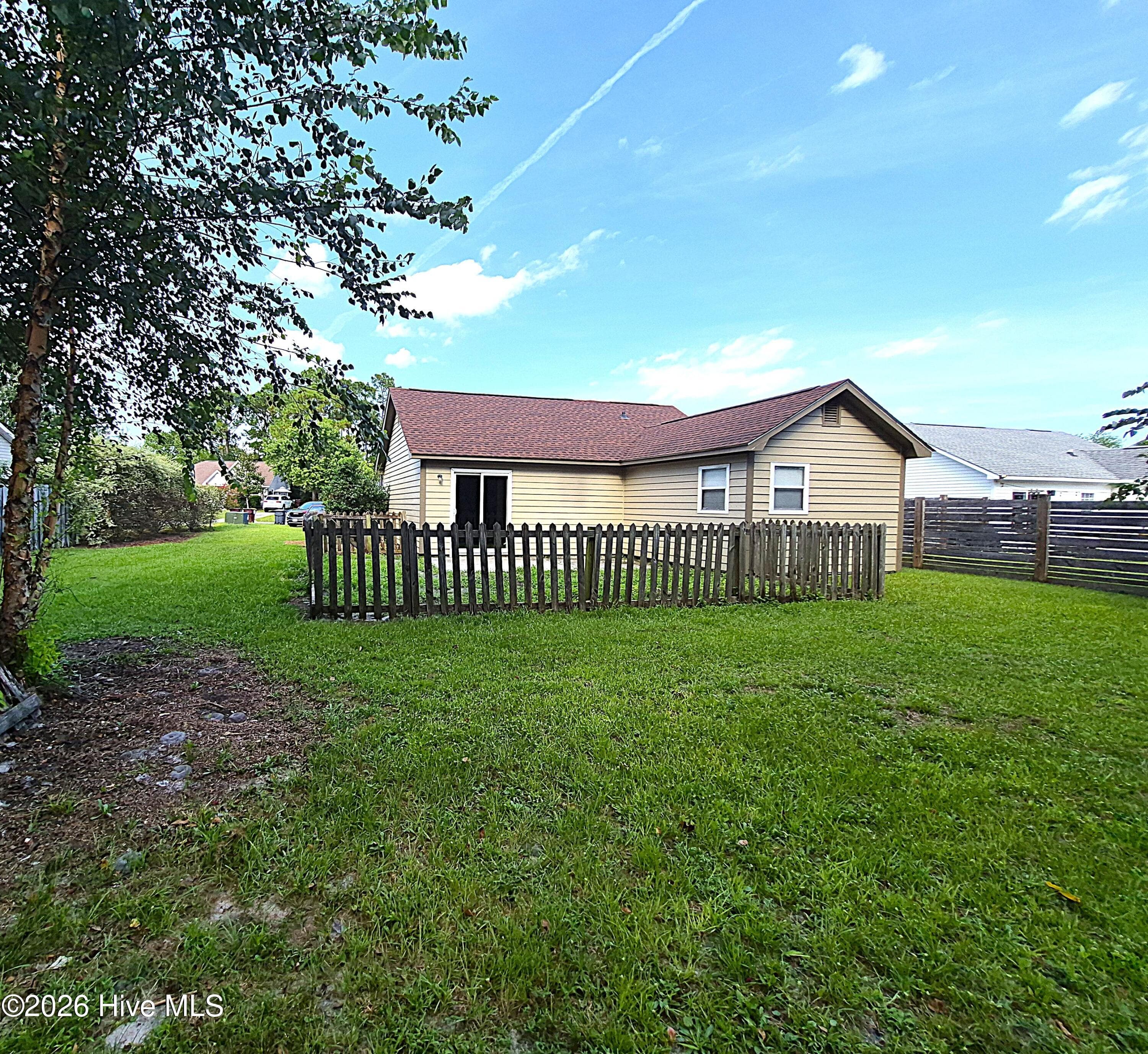 Single Family Residence at 809 Autumn Leaves Court, Wilmington, NC 28411, photo 7 of 26