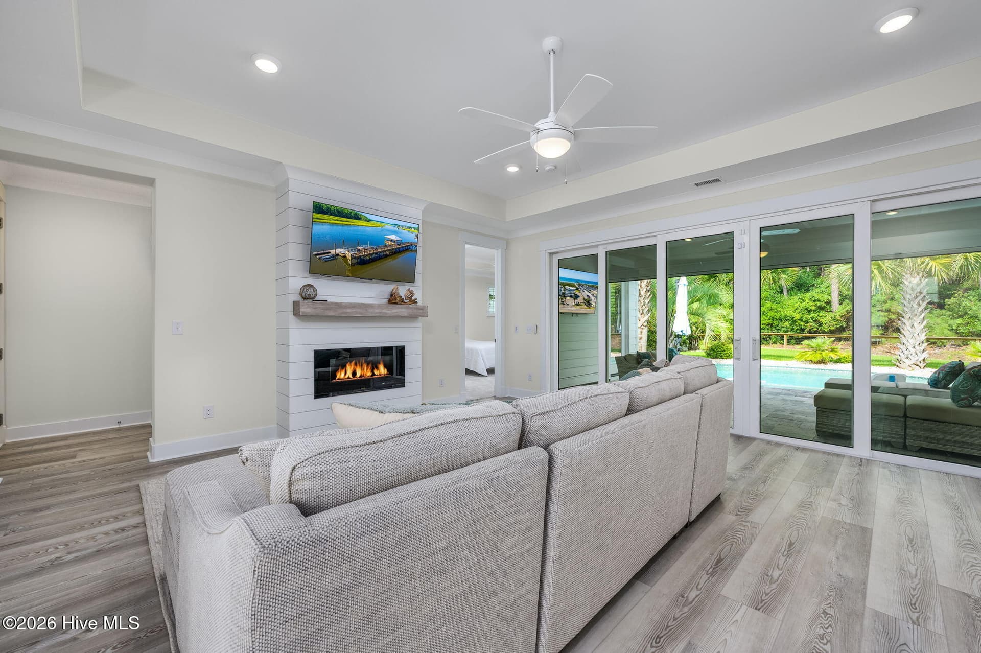 Single Family Residence at 2016 Manor Parc Drive, Calabash, NC 28467, photo 22 of 127