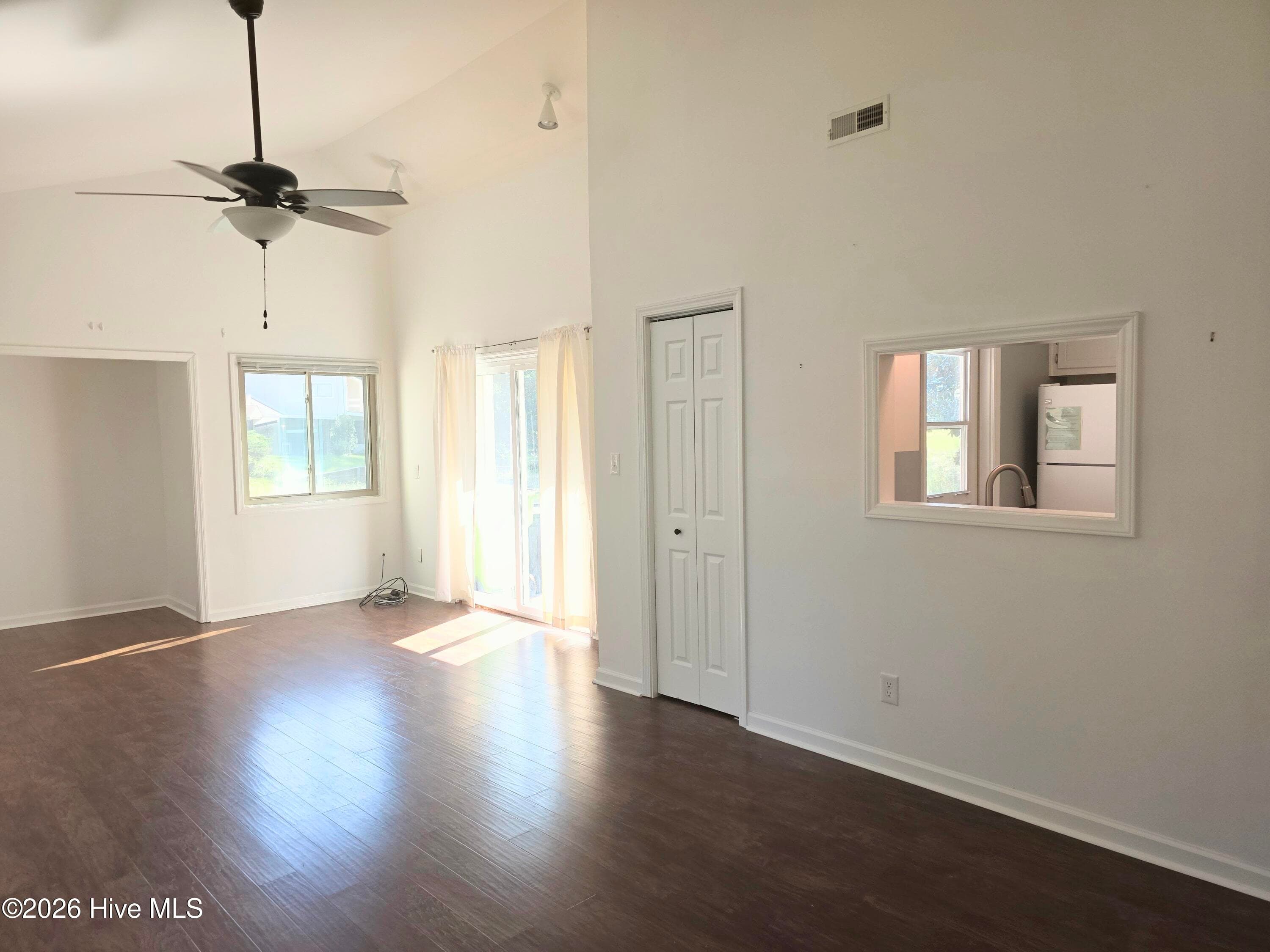 Townhouse at 114 Quarterdeck, New Bern, NC 28562, photo 9 of 33