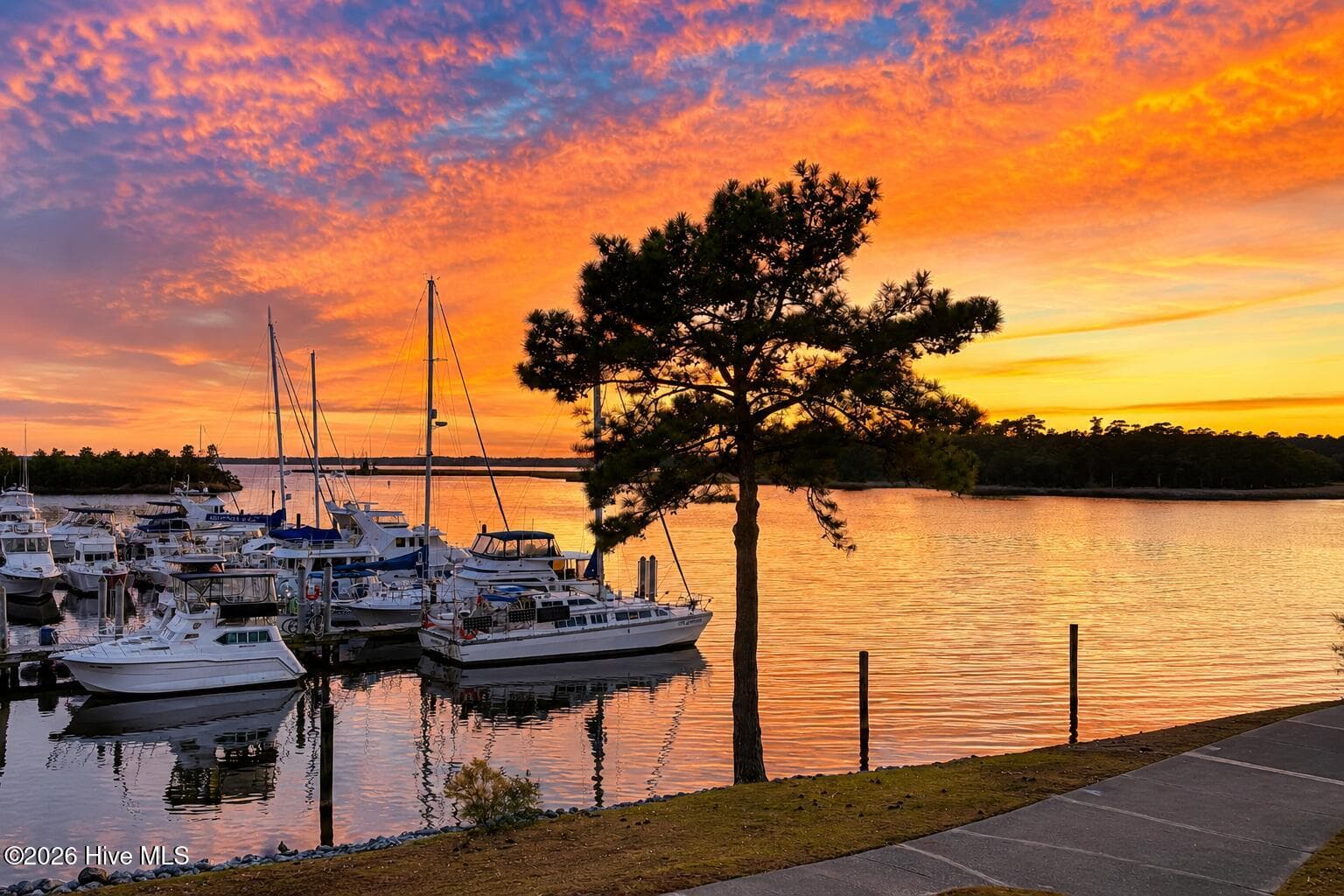 Condominium at 2213 Harbourside Drive, New Bern, NC 28560, photo 3 of 55