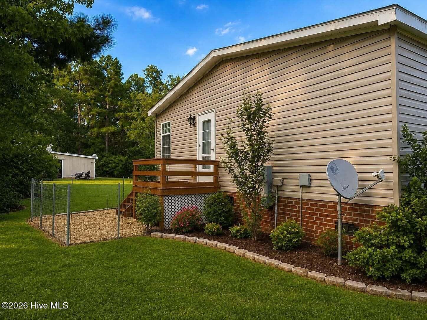 Manufactured Home at 250 Taylor Mill Road, Eure, NC 27935, photo 3 of 19