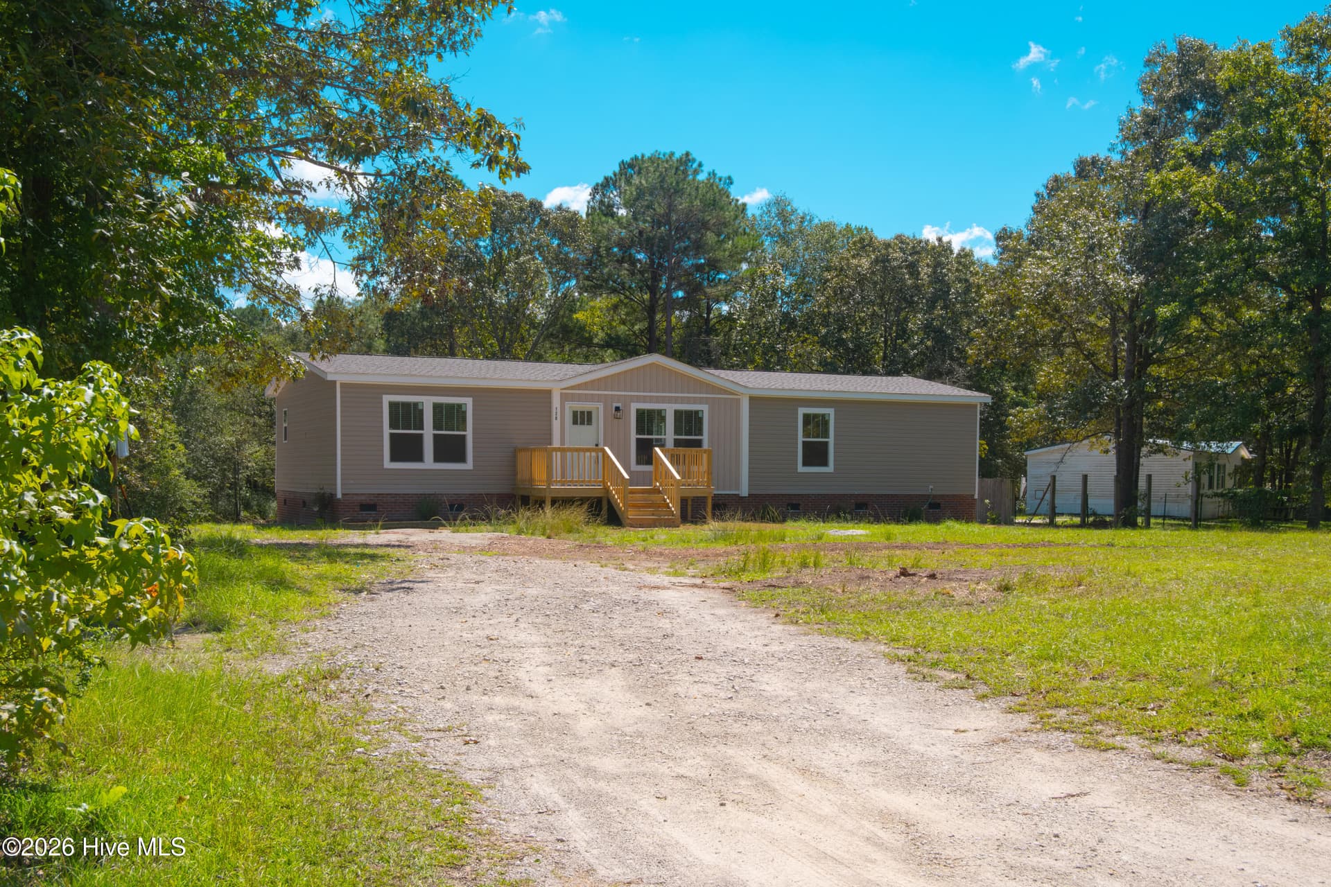 Manufactured Home at 120 Edgewater Lane, Richlands, NC 28574, photo 34 of 44