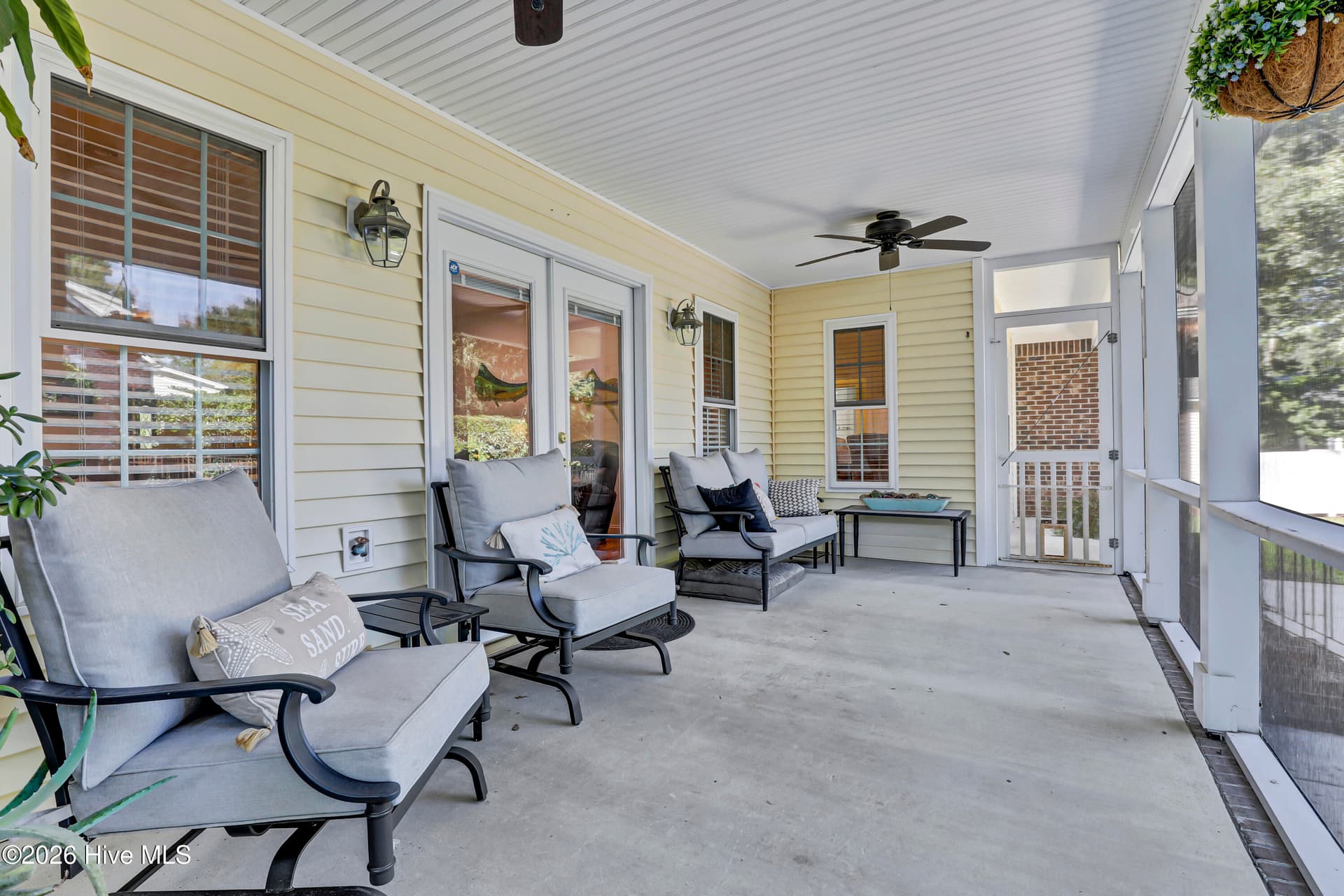 Single Family Residence at 302 Pecan Court, Hampstead, NC 28443, photo 18 of 46