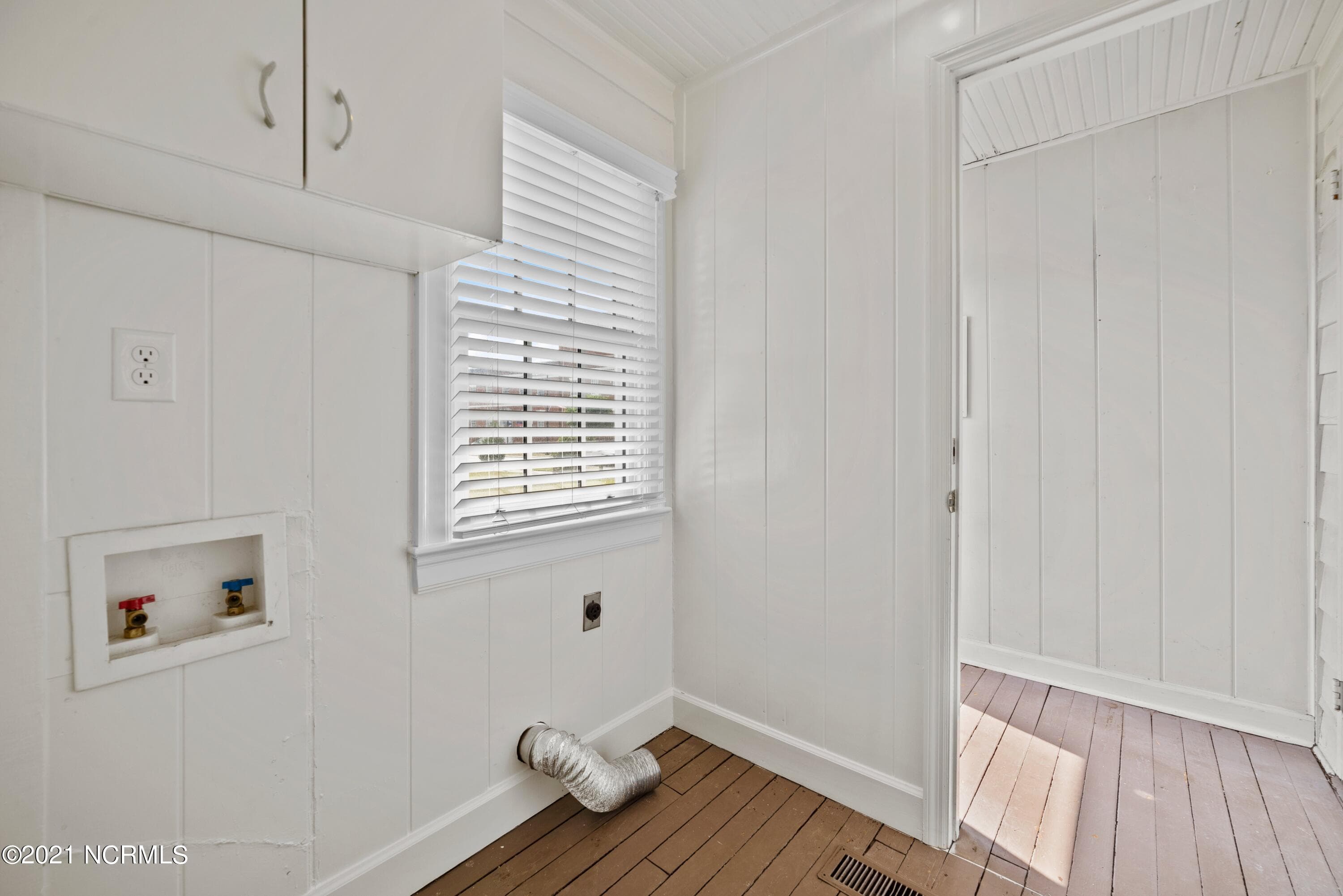 In unit laundry provided - 514 Broad Street, New Bern, NC 28560