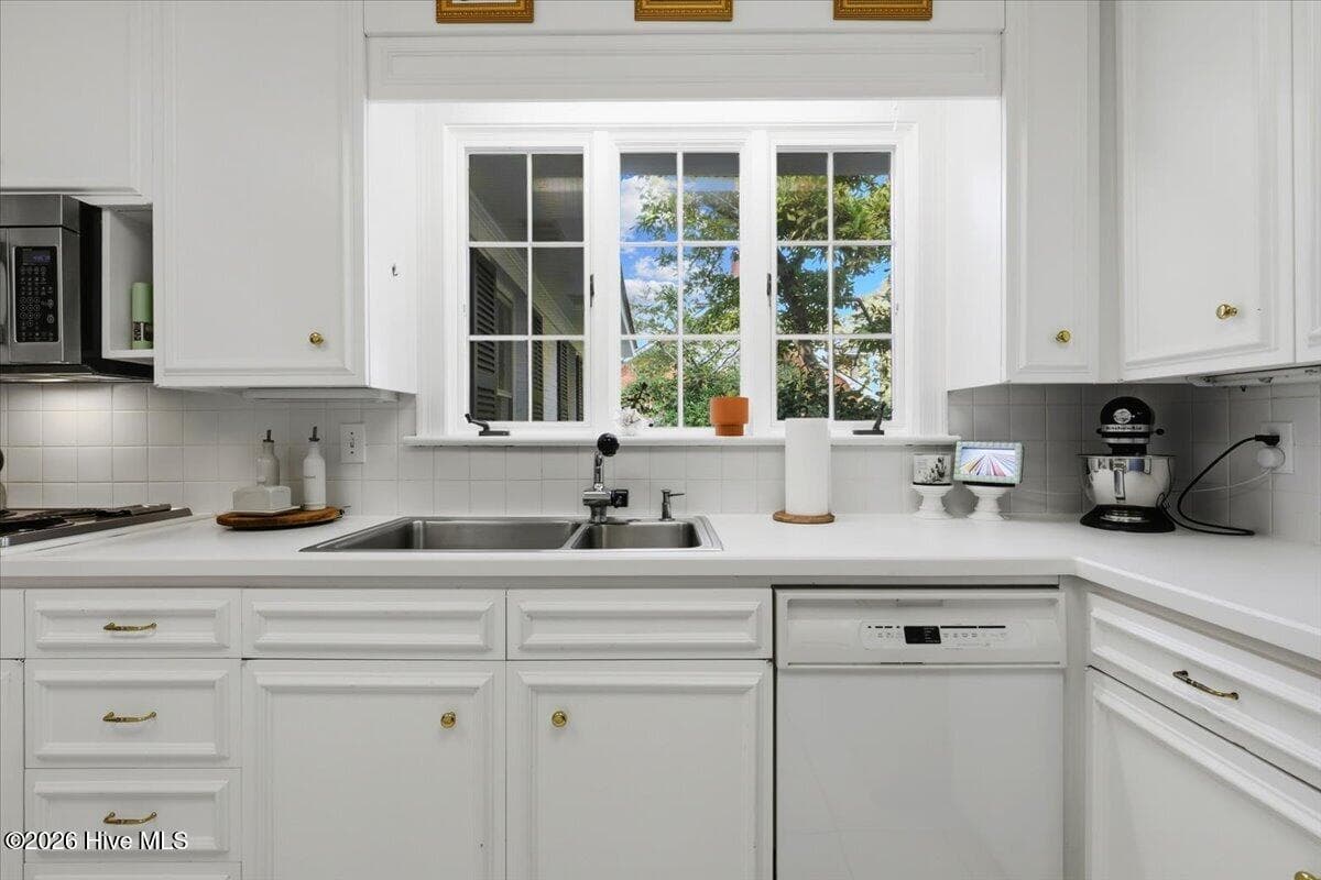 Single Family Residence at 1304 Greenbriar Road, Kinston, NC 28501, photo 39 of 66