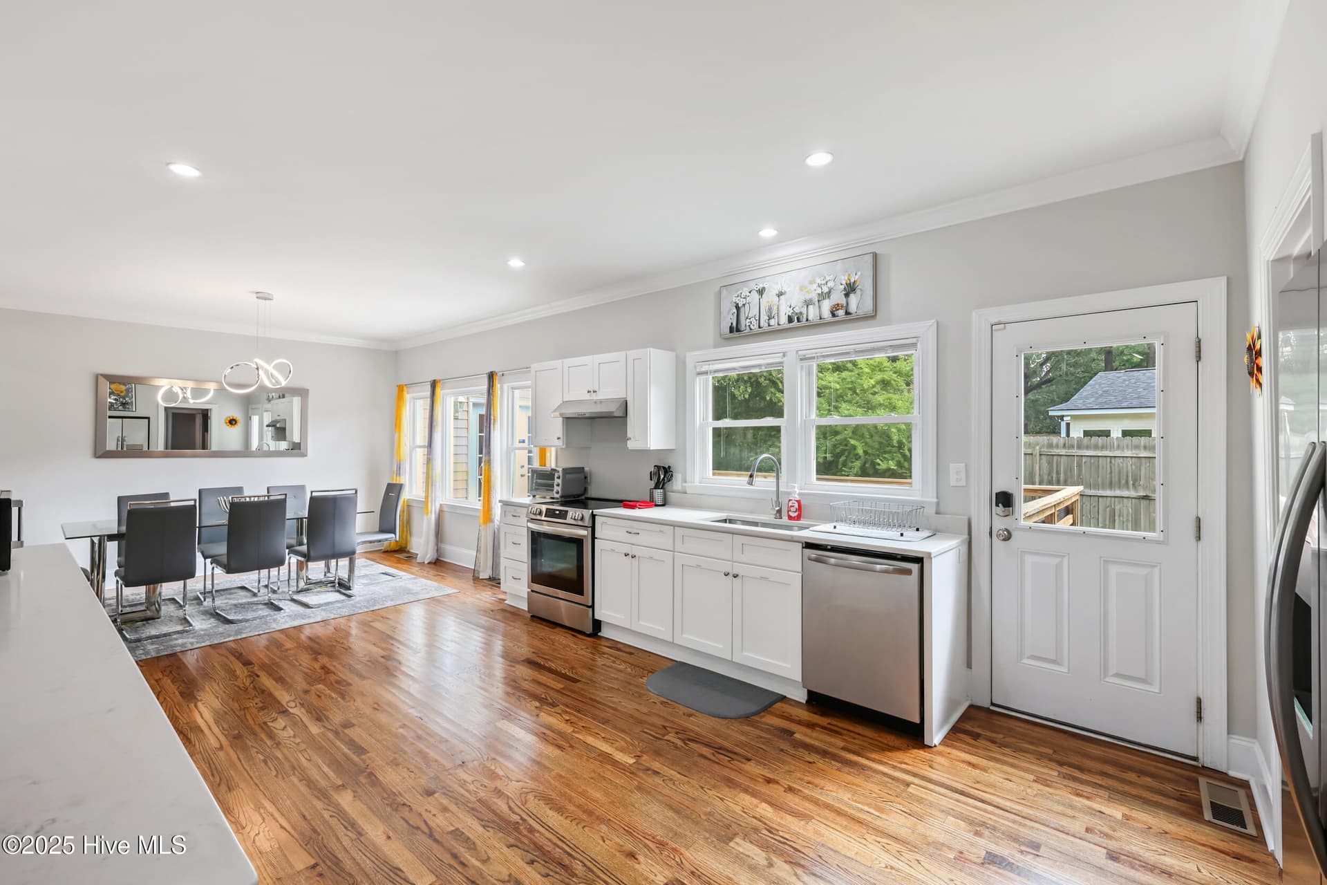 Single Family Residence at 827 Colonial Drive, Wilmington, NC 28403, photo 12 of 27