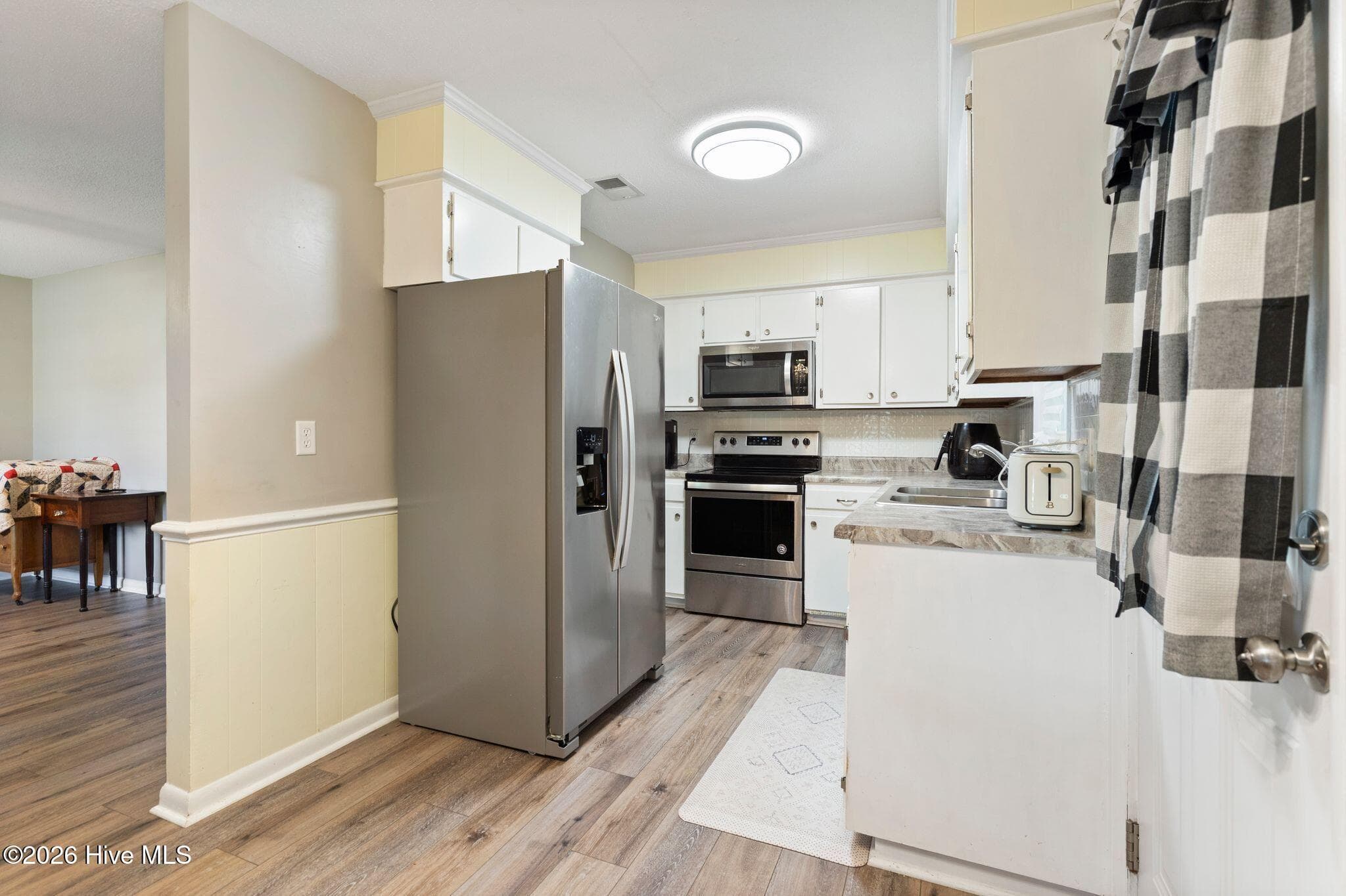 Single Family Residence at 354 Mercer Avenue, Wilmington, NC 28403, photo 16 of 22