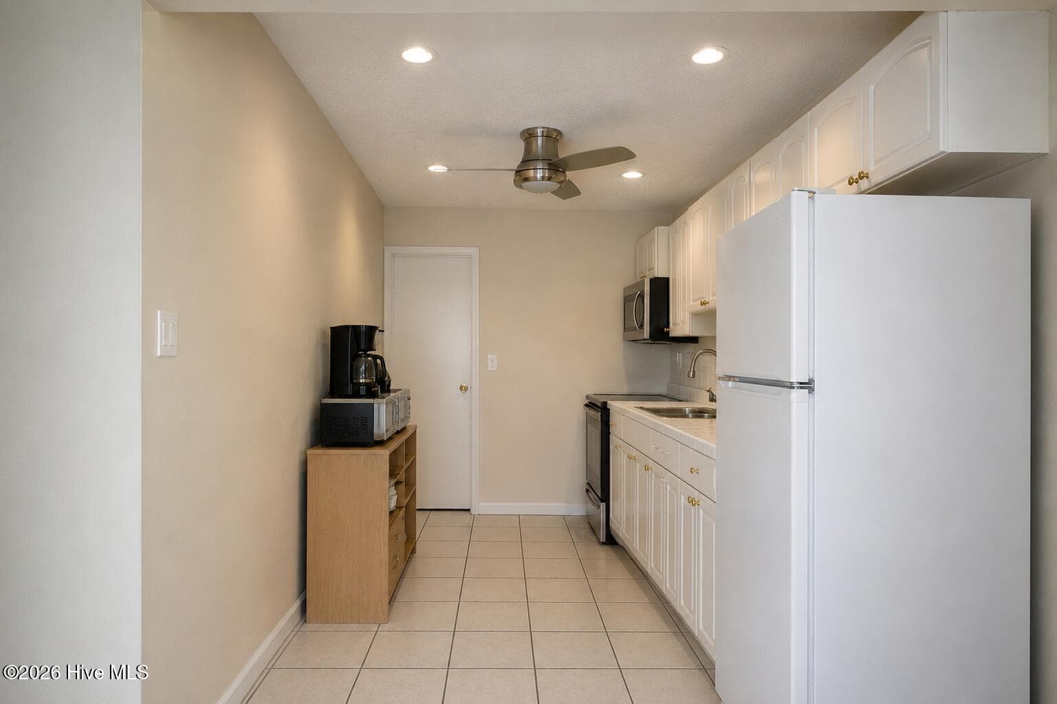 Single Family Residence at 126 Dare Drive, New Bern, NC 28560, photo 11 of 18