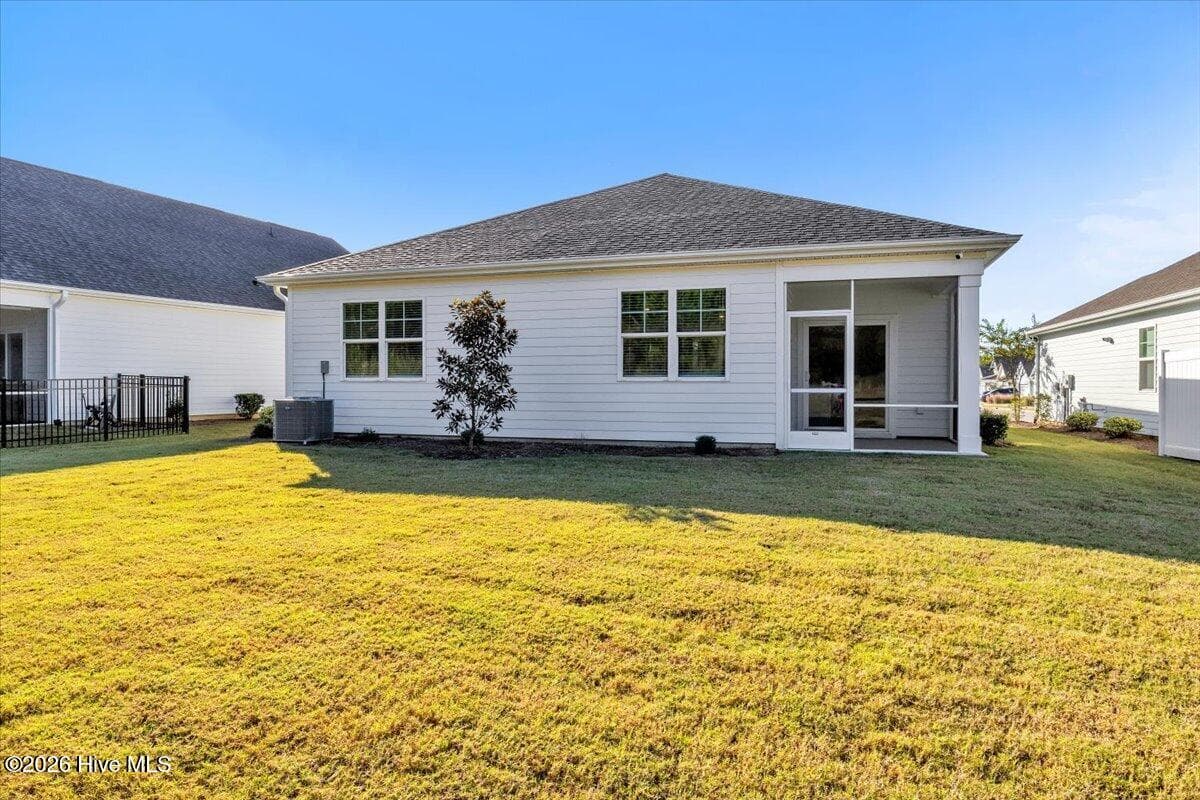 Single Family Residence at 3109 Lochgreen Circle, Leland, NC 28451, photo 2 of 60