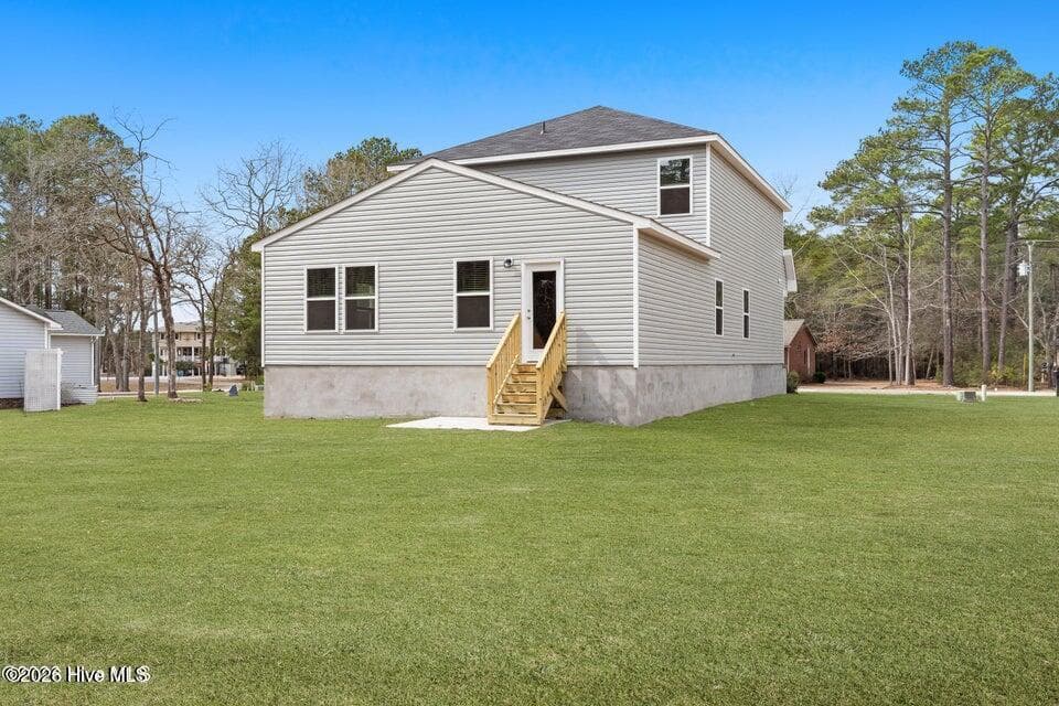 Single Family Residence at 906 Lanyard Lane, New Bern, NC 28560, photo 17 of 25