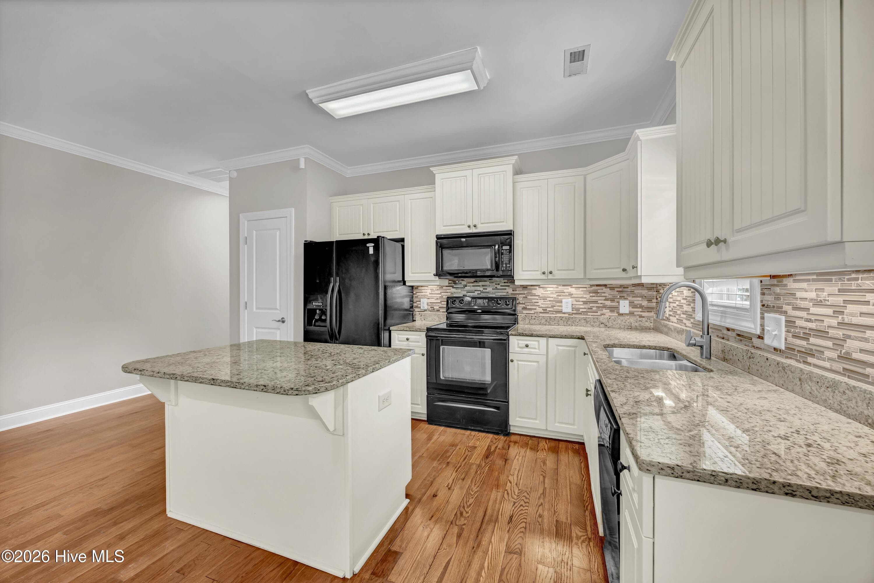 Condominium at 131 Myrtle Avenue, Wilmington, NC 28403, photo 8 of 24