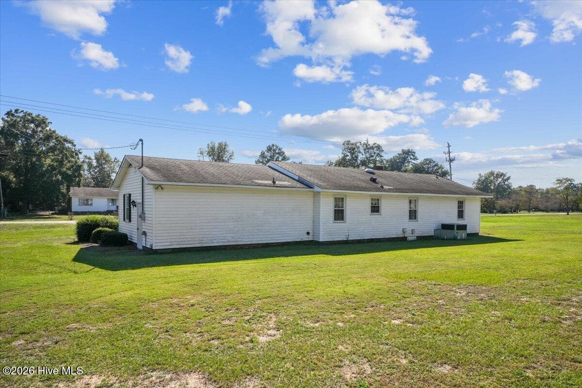 Single Family Residence at 606 Darden Drive, Kinston, NC 28504, photo 10 of 33