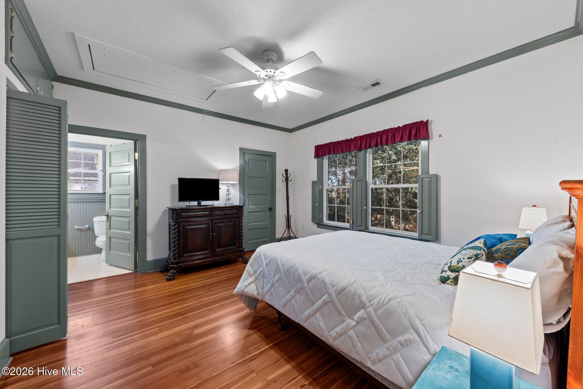 Guest Cottage Bedroom Suite - 55 Linden Road, Pinehurst, NC 28374