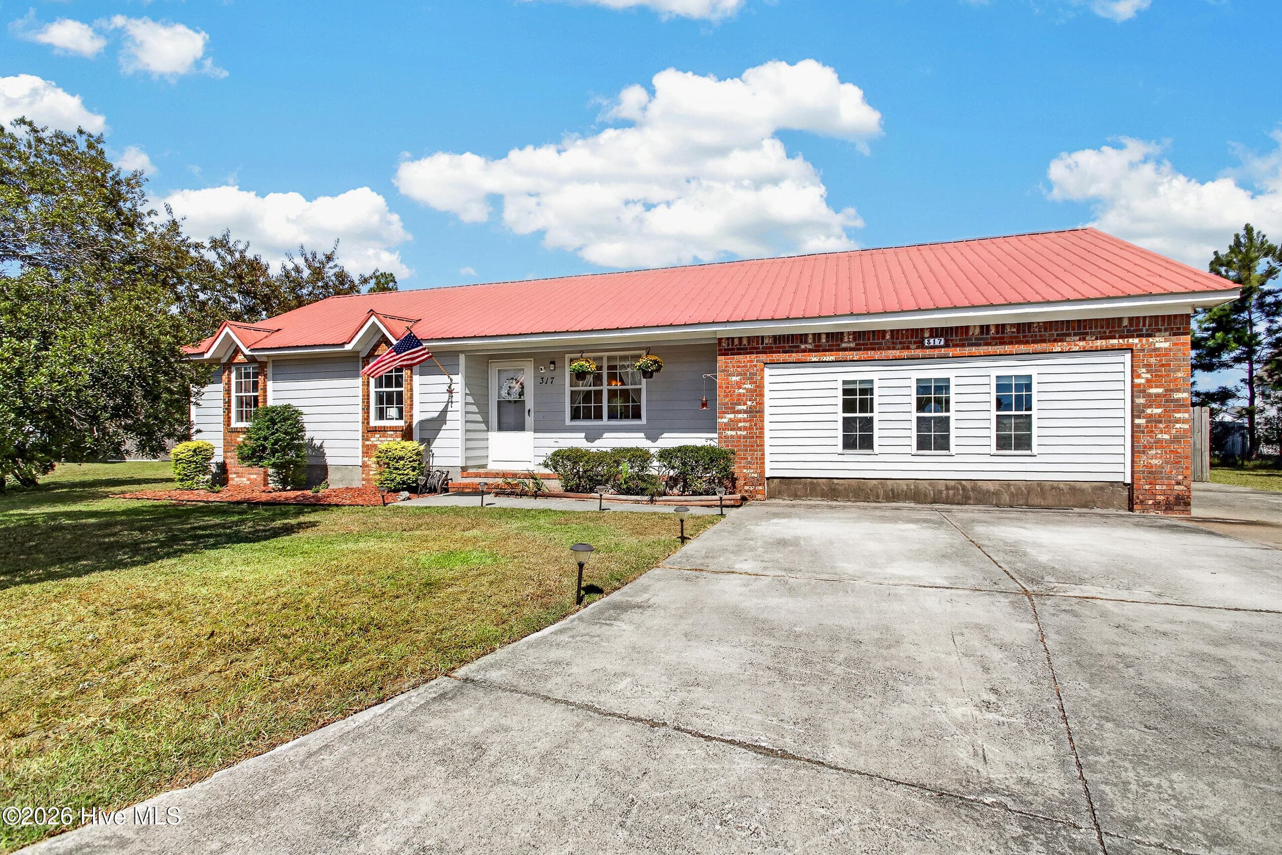 317 Cinnamon Drive, Hubert, NC 28539