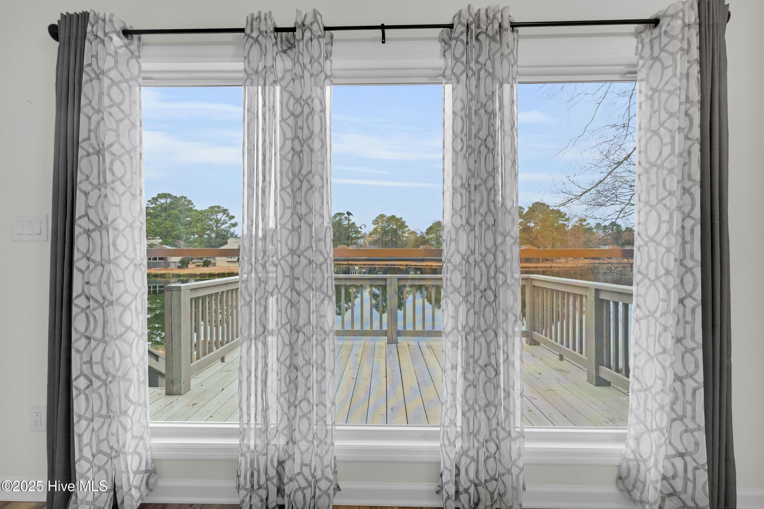 Single Family Residence at 7212 Windward Drive, New Bern, NC 28560, photo 9 of 41