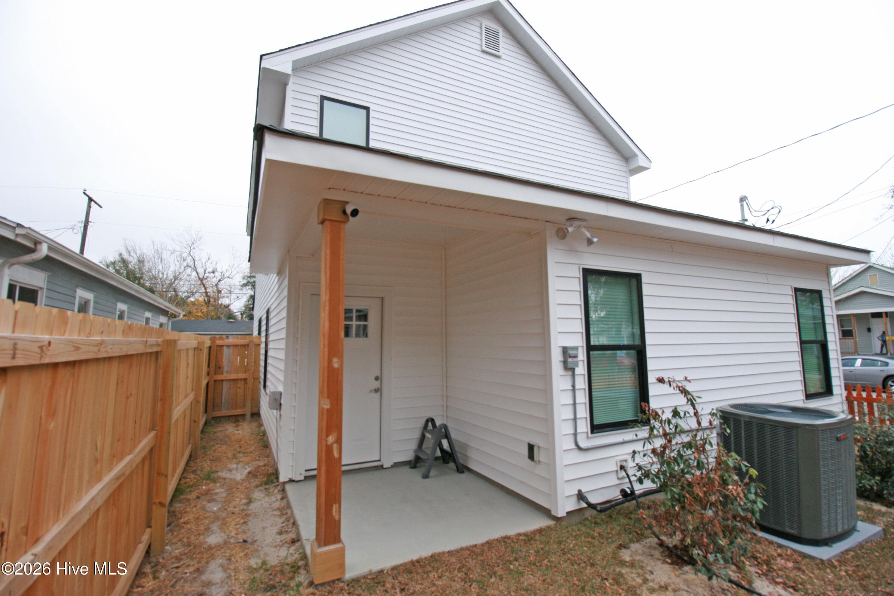 Single Family Residence at 624 S 8th Street, Wilmington, NC 28401, photo 11 of 119