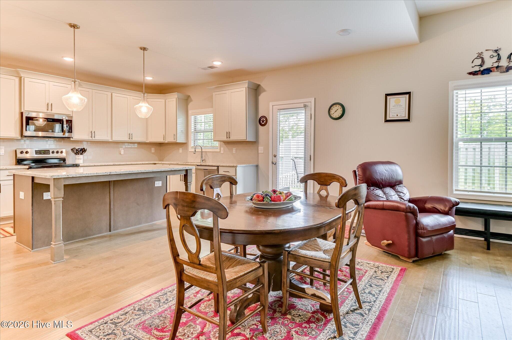 Eat-in kitchen w/ Breakfast bar - 257 Haverford Drive, Grovetown, GA 30813