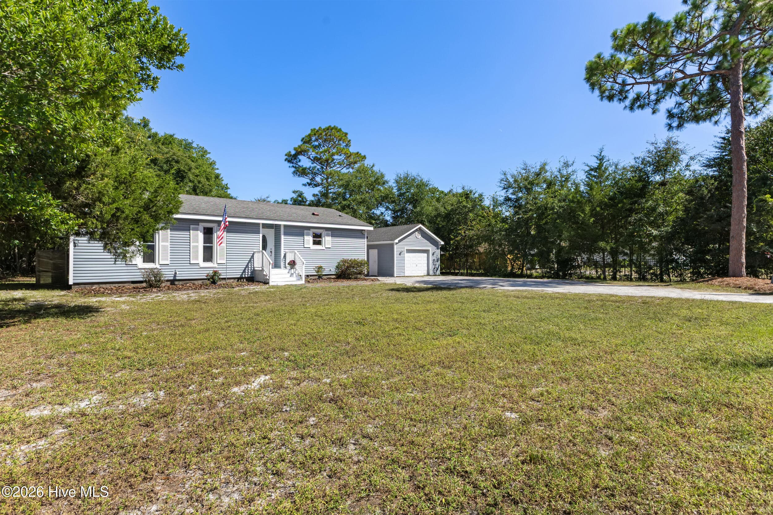 Single Family Residence at 327 Green Meadows Drive, Wilmington, NC 28405, photo 3 of 33
