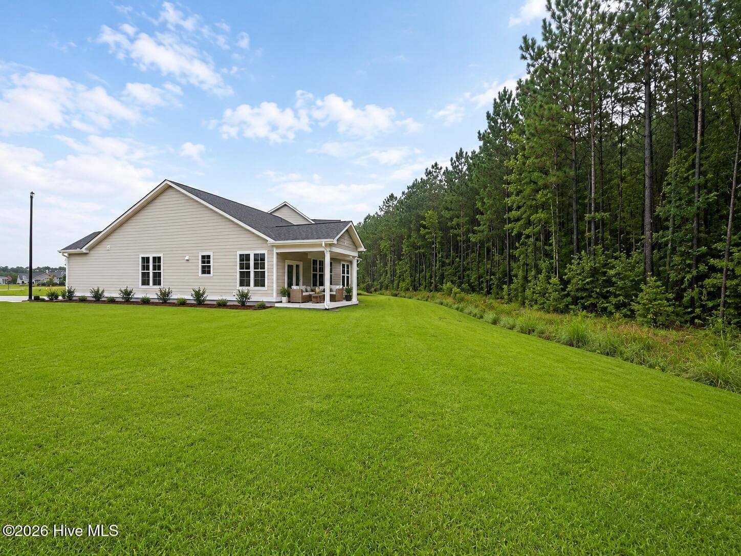 Single Family Residence at 1009 Exeter Place, New Bern, NC 28562, photo 8 of 23