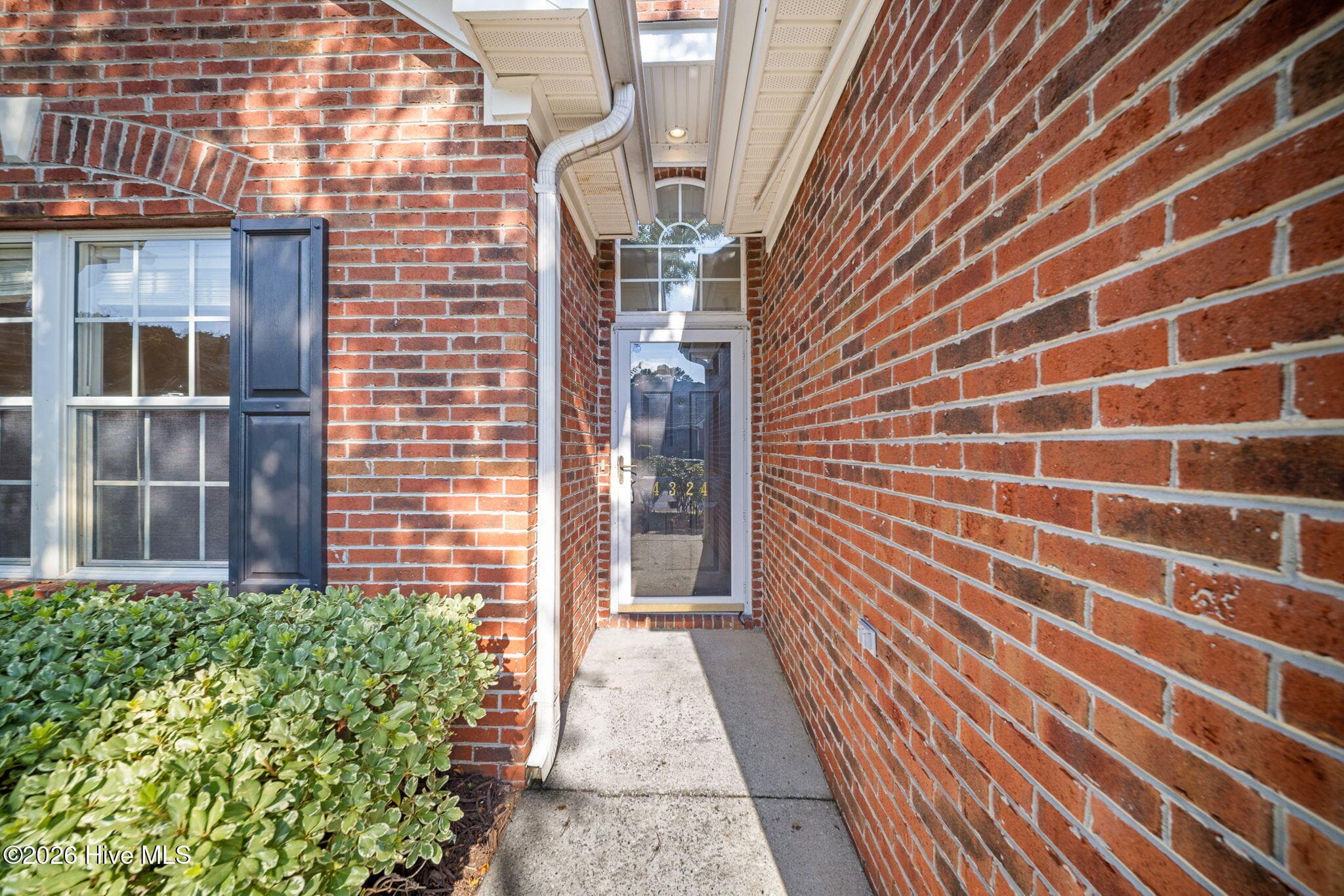 Townhouse at 4324 Ashley Park Drive, Wilmington, NC 28412, photo 4 of 46