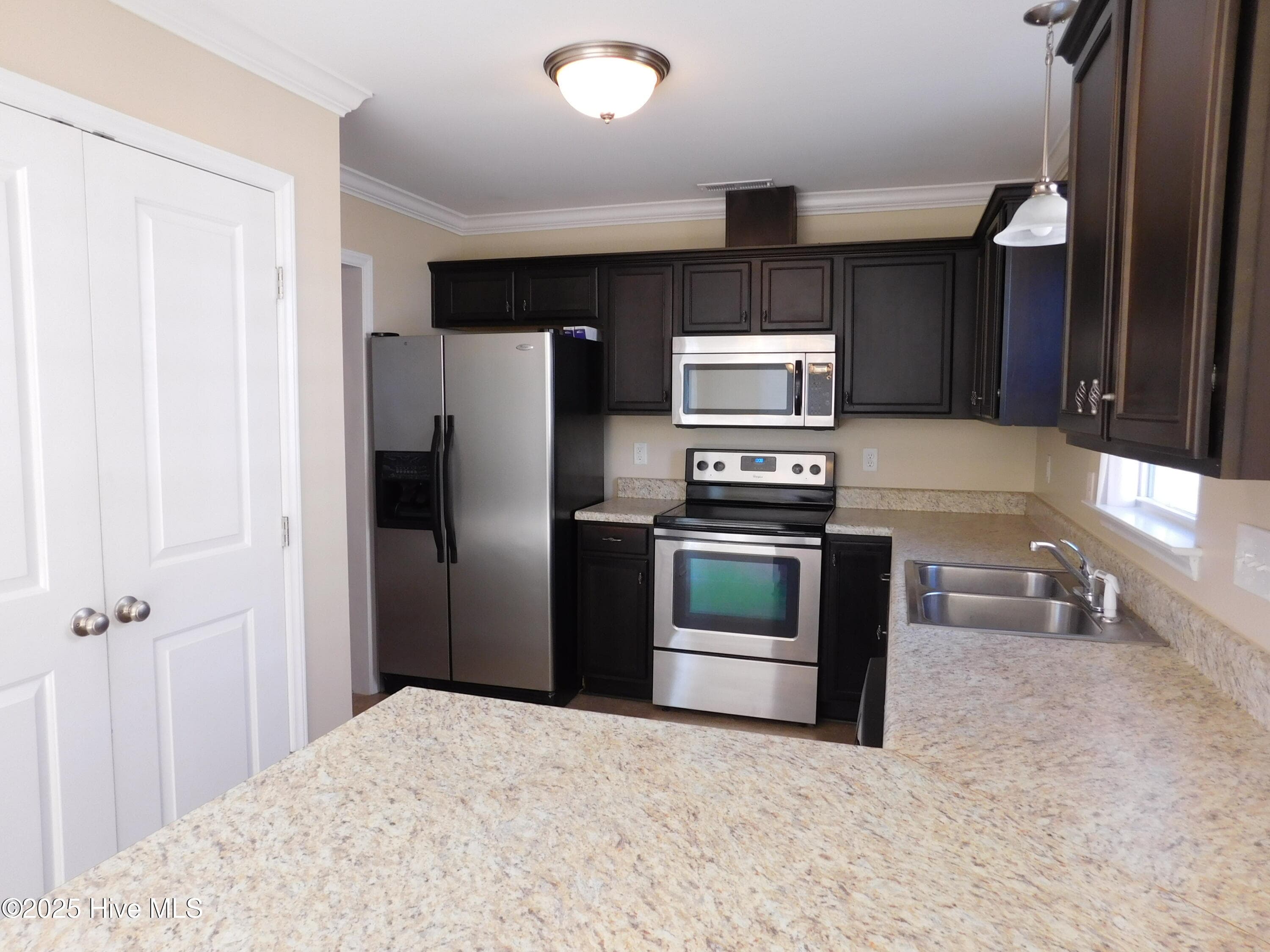Single Family Residence at 107 Lynden Lane, New Bern, NC 28560, photo 11 of 21