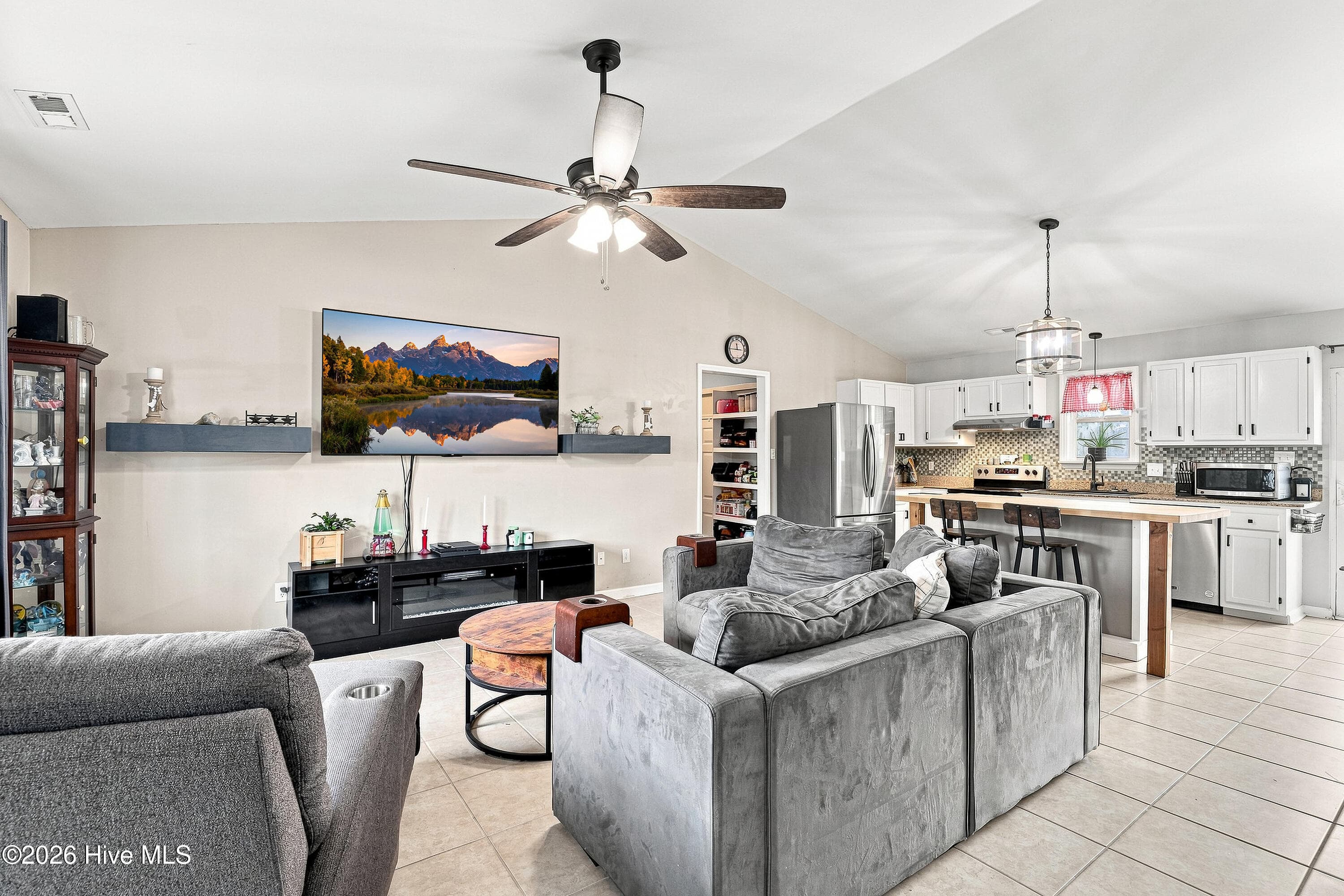 Living area - 215 S Ginger Drive, Hubert, NC 28539
