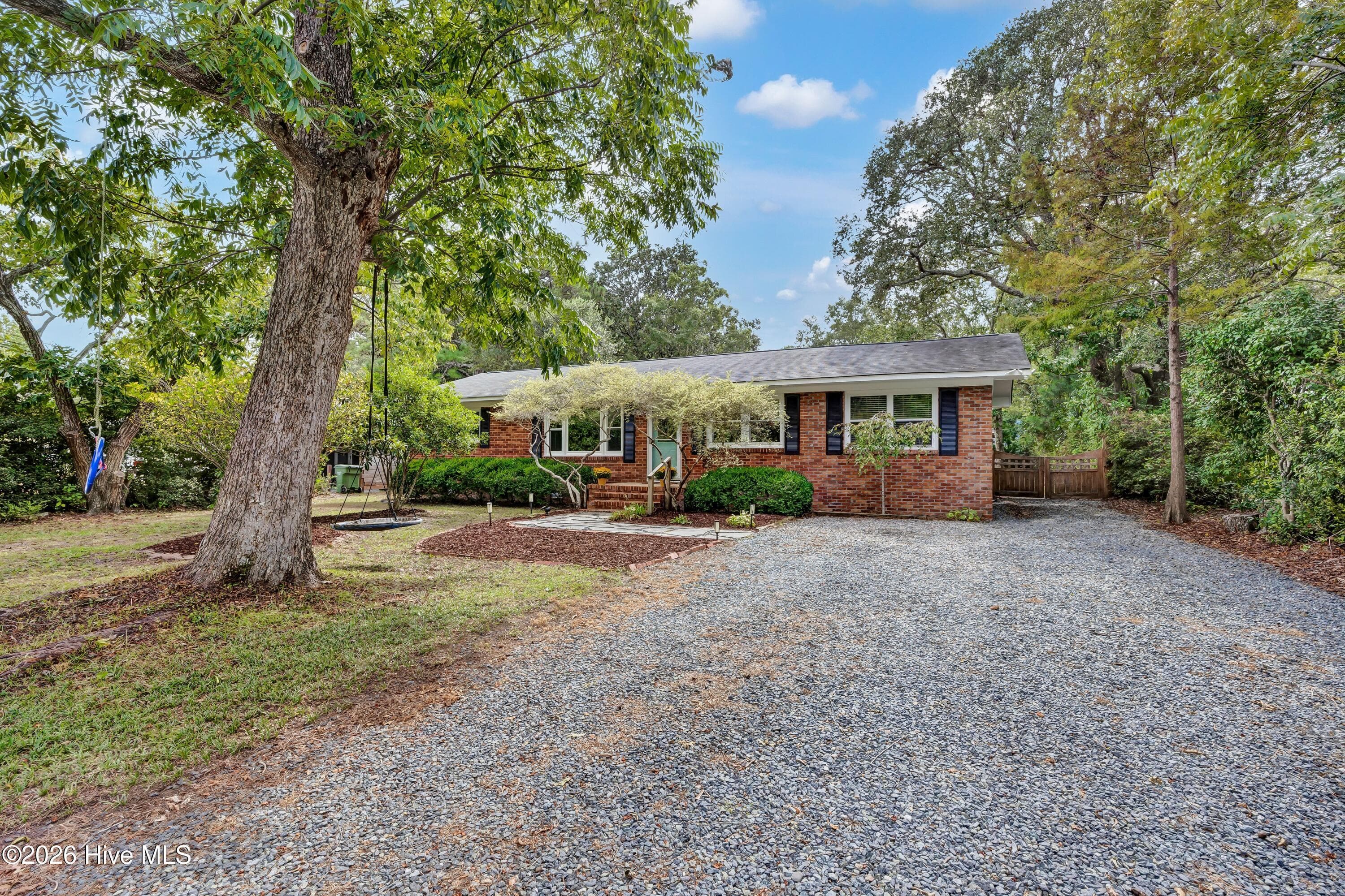 Single Family Residence at 116 Shorewood Hills Drive, Wilmington, NC 28409, photo 2 of 27