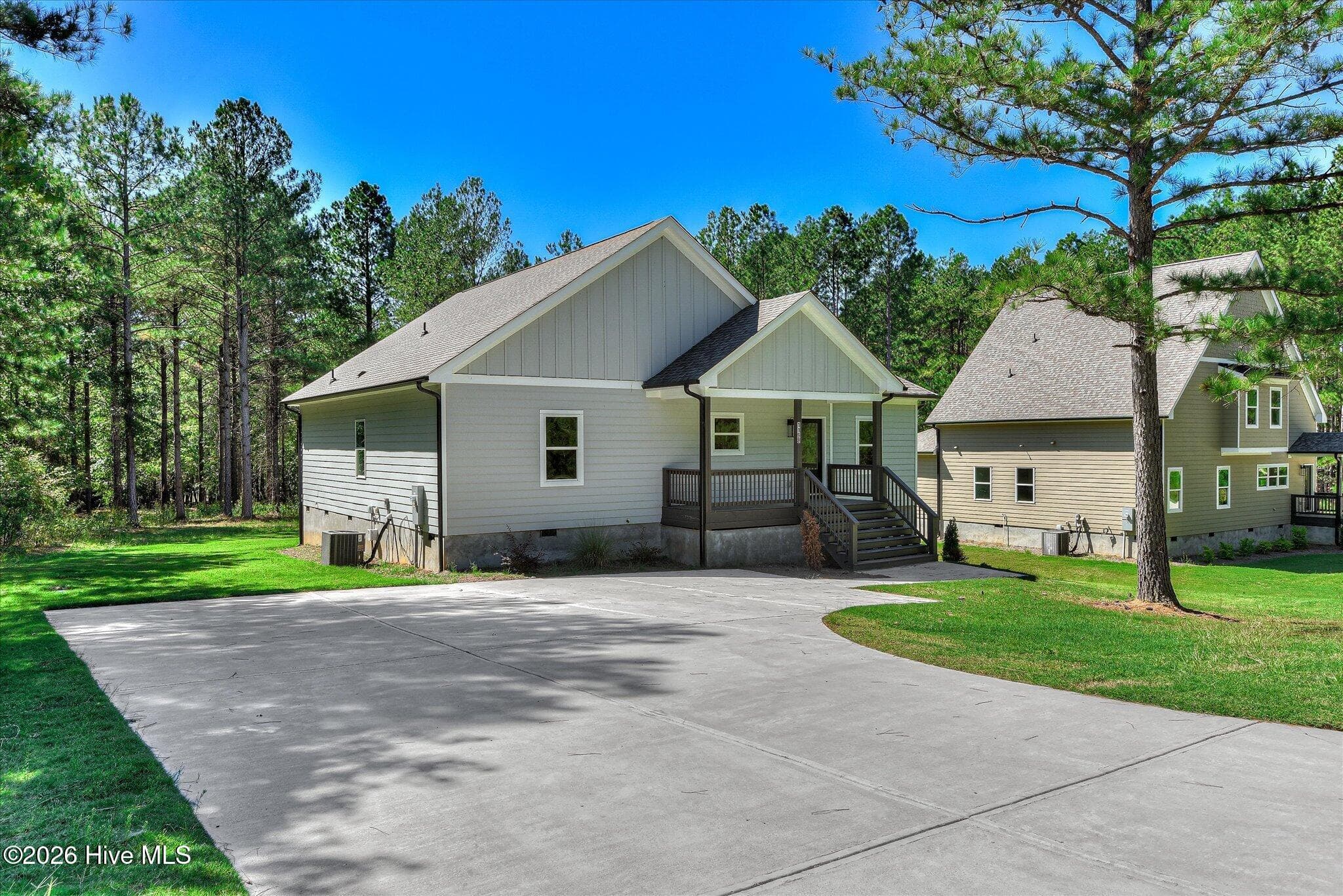 4bd/3.5ba with 1611 sqft on dockable 1.06-ac lot with ample parking - 1198 Sunset Cove, Tignall, GA 30668