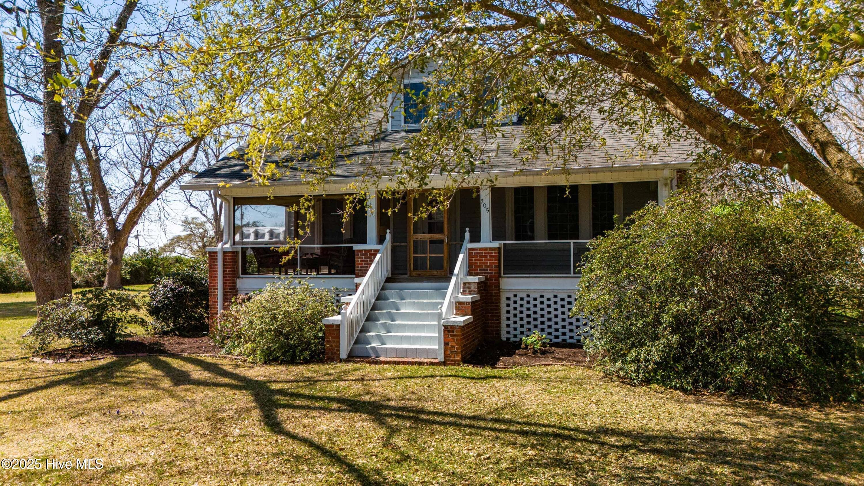 Single Family Residence at 205 High Street, Oriental, NC 28571, photo 11 of 80