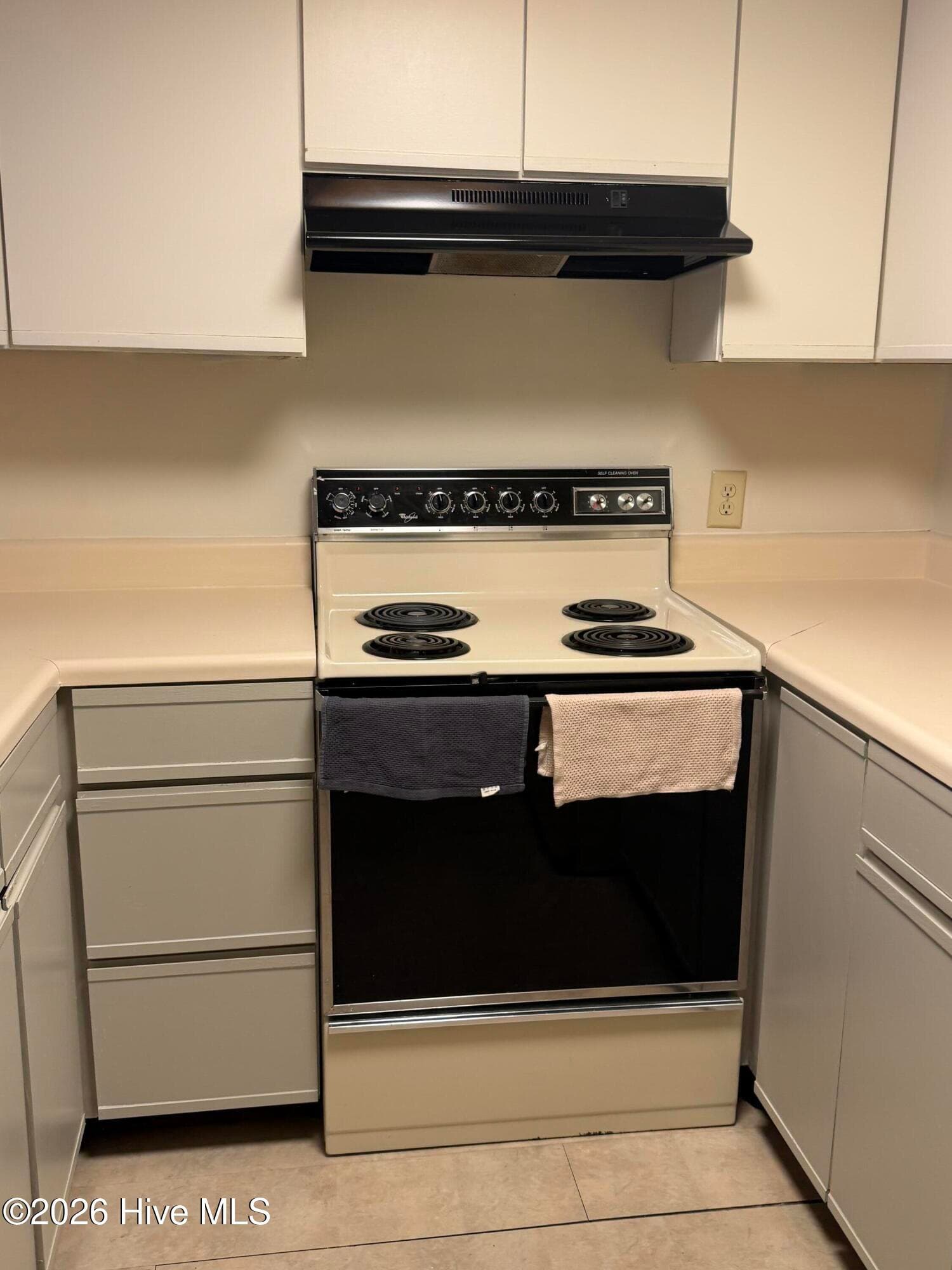 Townhouse at 231 St Luke Court, Wilmington, NC 28409, photo 6 of 17