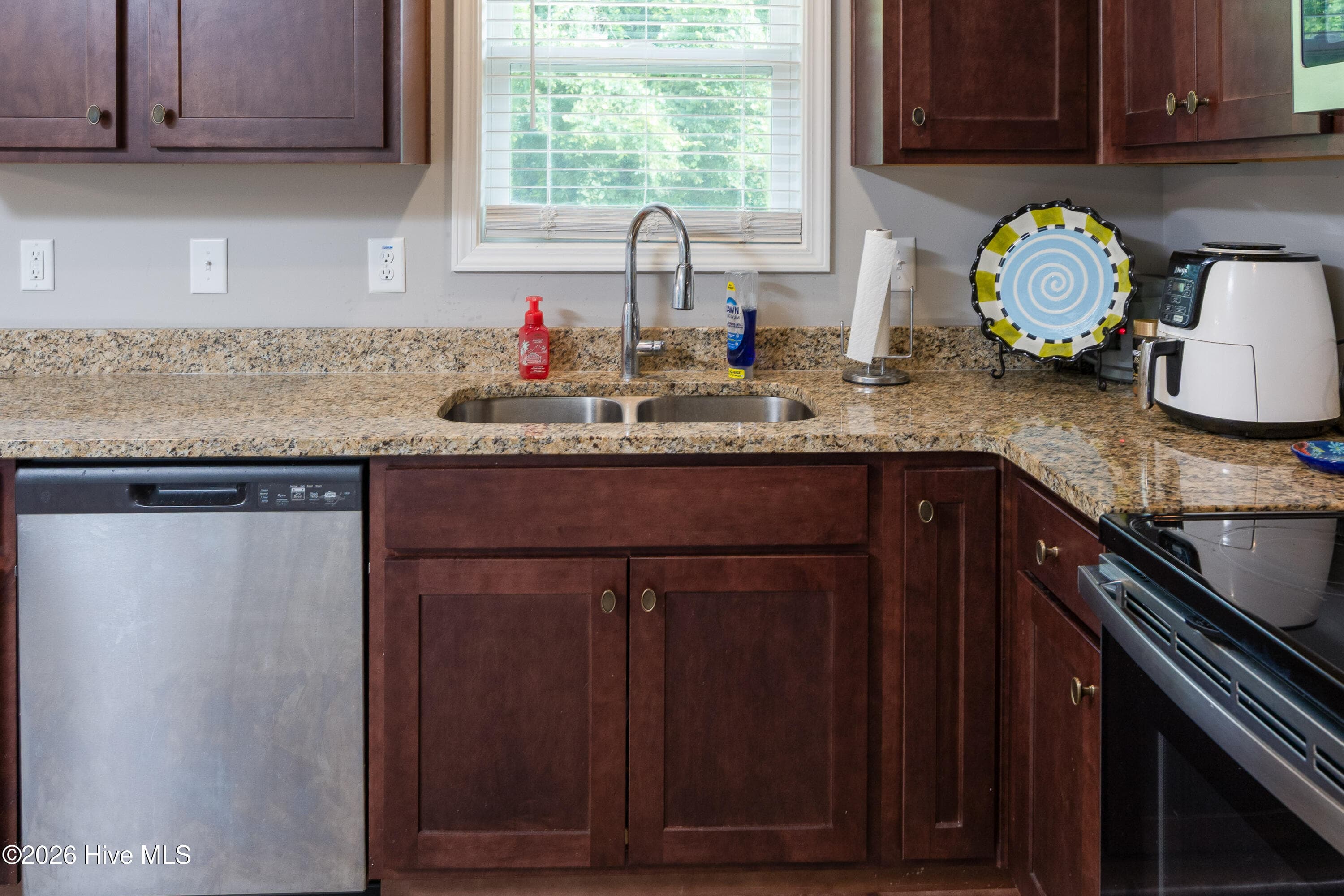 Single Family Residence at 207 Dixie Circle, Clinton, NC 28328, photo 13 of 31