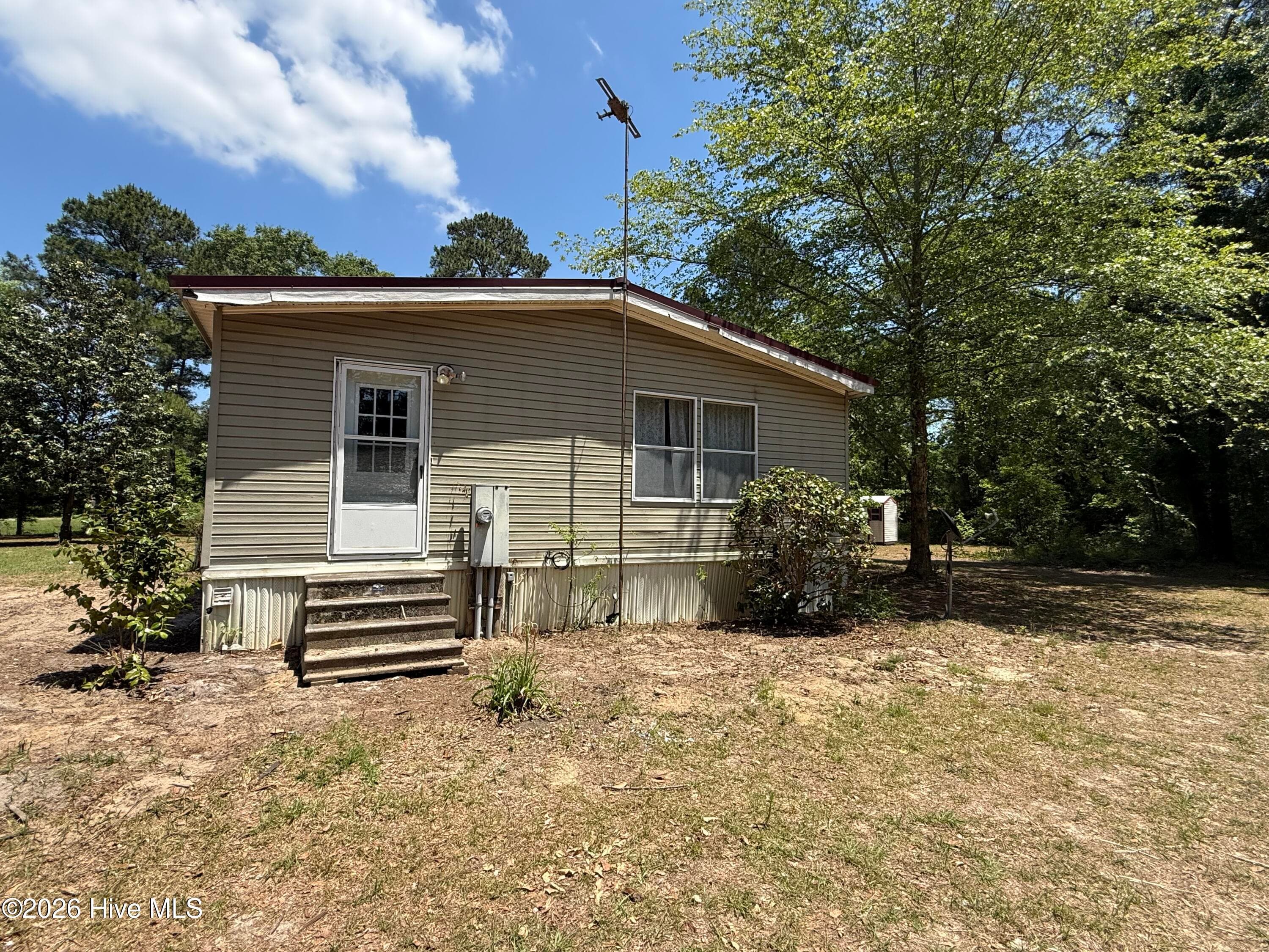 Manufactured Home at 9534 Us Highway 701 Highway, Elizabethtown, NC 28337, photo 17 of 19