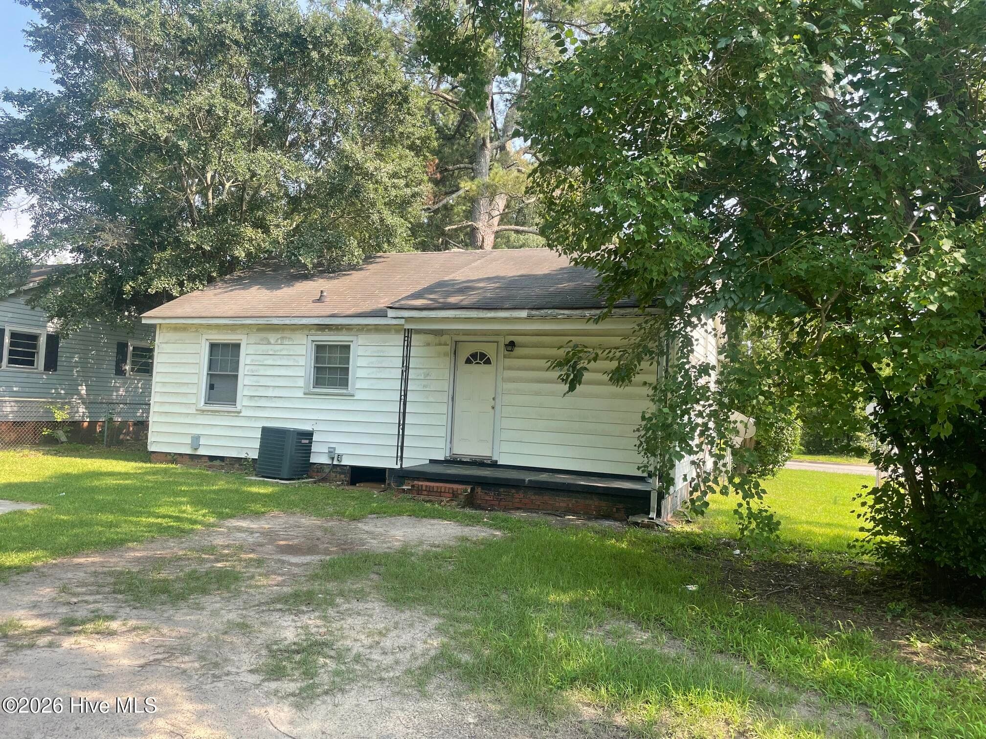 Single Family Residence at 600 Dixon Street, Kinston, NC 28501, photo 3 of 15