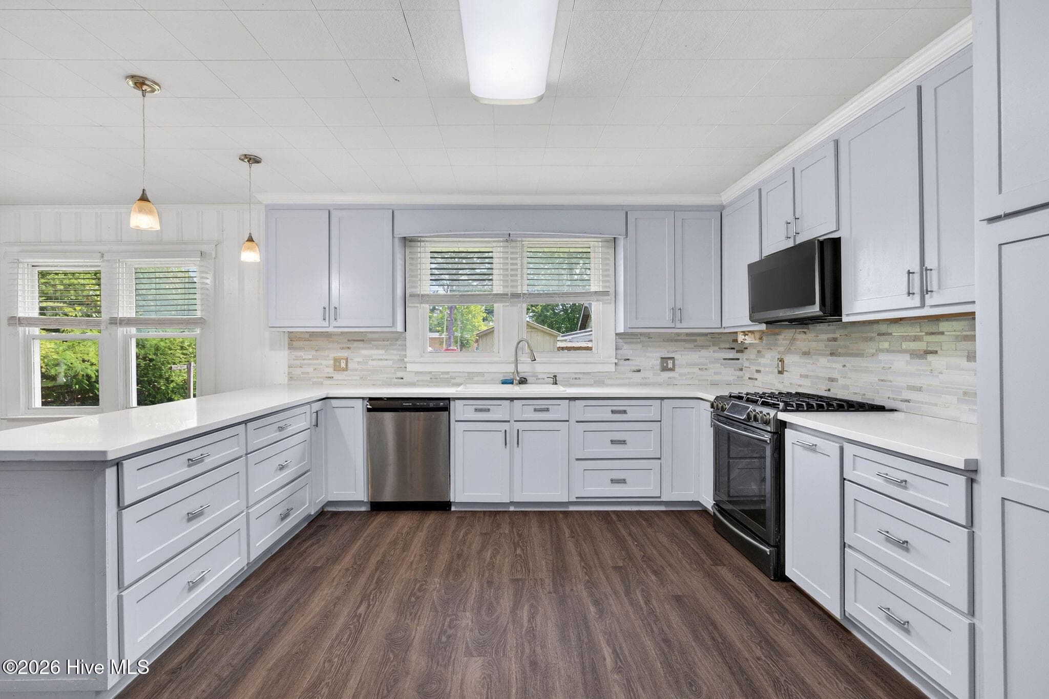Single Family Residence at 302 W Wilmington Street, Burgaw, NC 28425, photo 2 of 2
