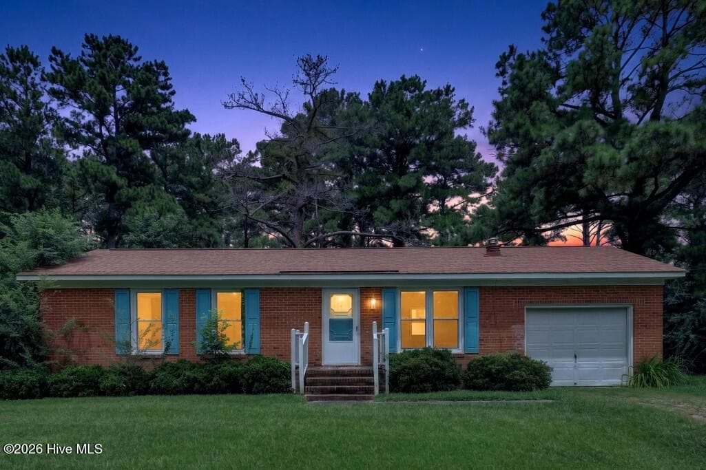 Single Family Residence at 602 W Thurman Road, New Bern, NC 28562, New Bern, photo 2 of 16