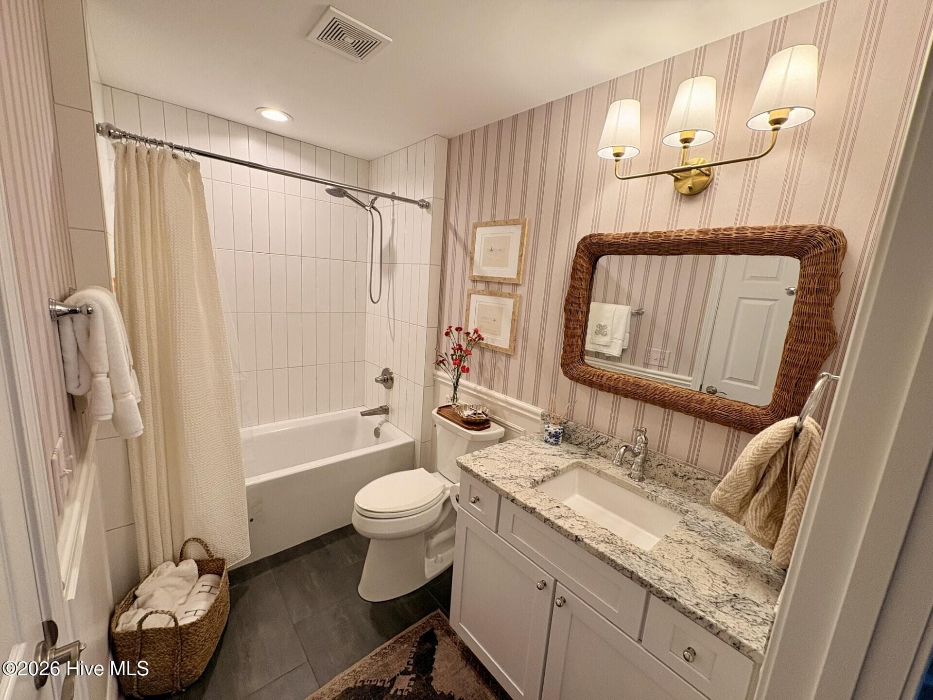 Single Family Residence at 5619 Saint Nicholas Road, Wilmington, NC 28405, photo 19 of 28