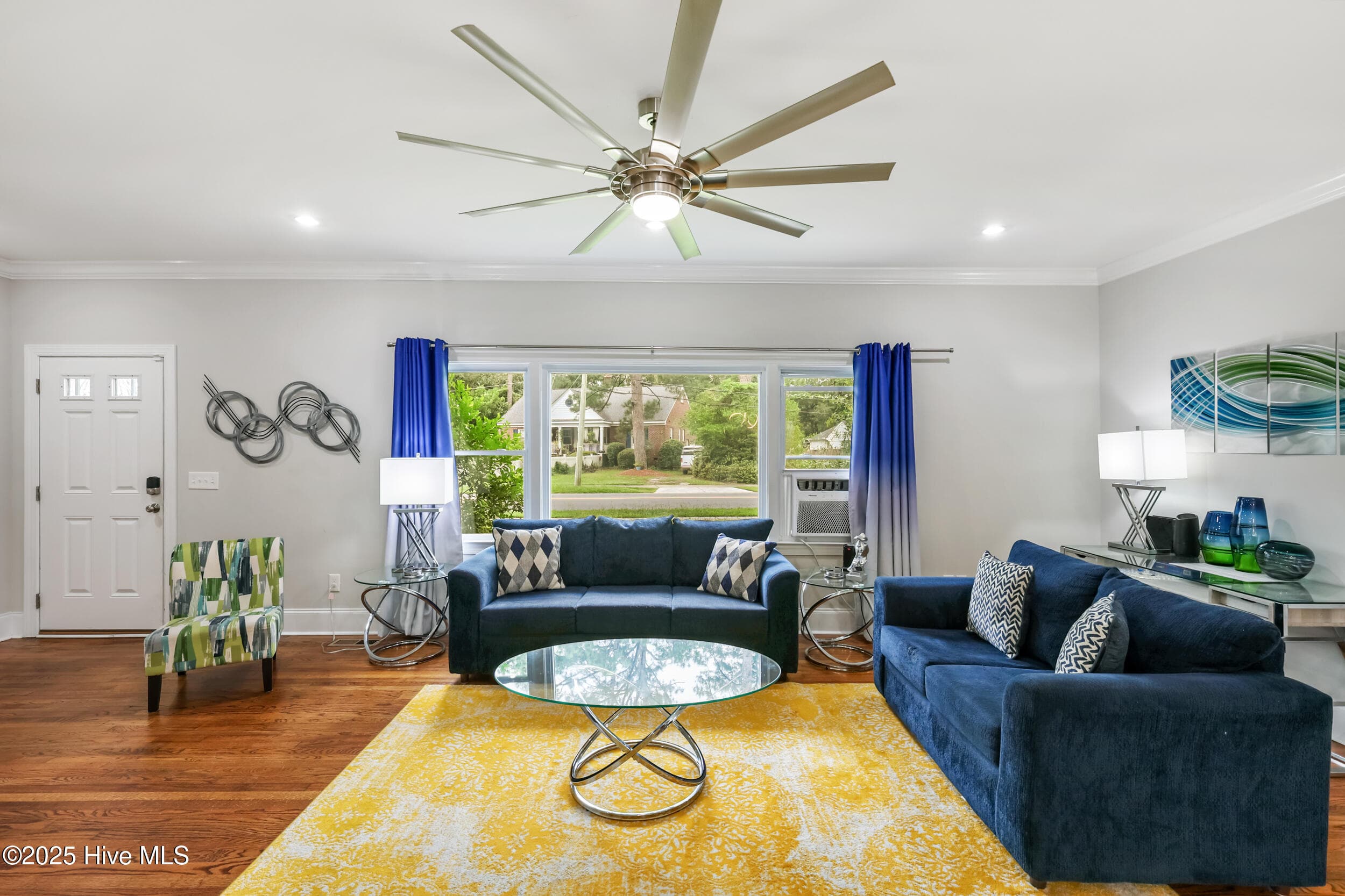 Single Family Residence at 827 Colonial Drive, Wilmington, NC 28403, photo 4 of 27