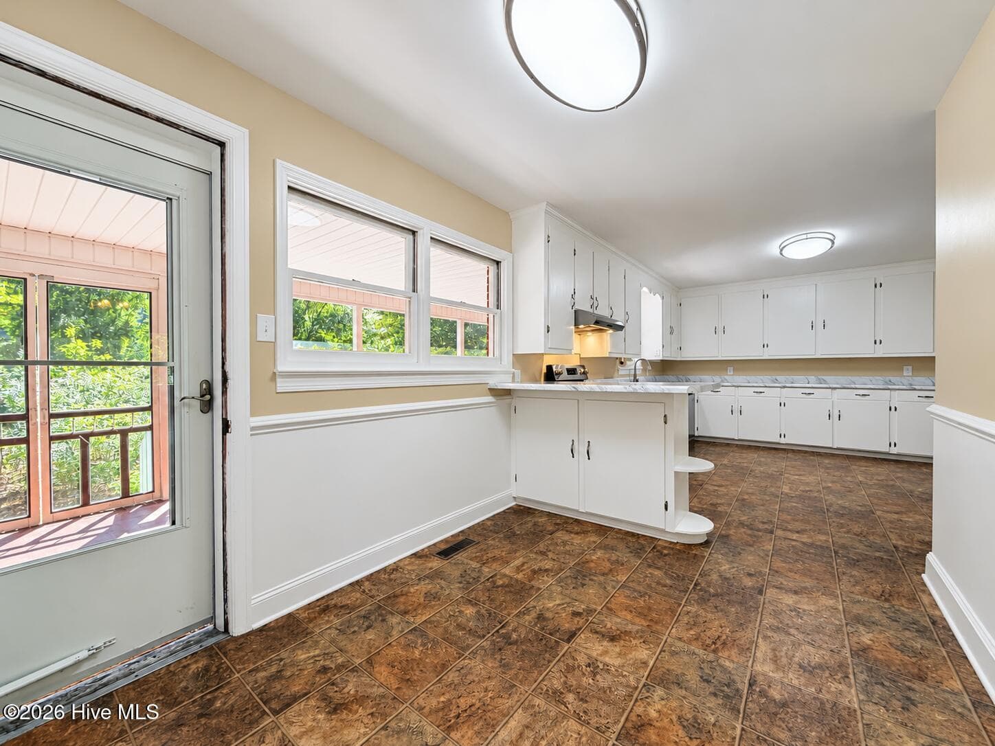 Single Family Residence at 320 Northern Boulevard, Wilmington, NC 28401, photo 24 of 159