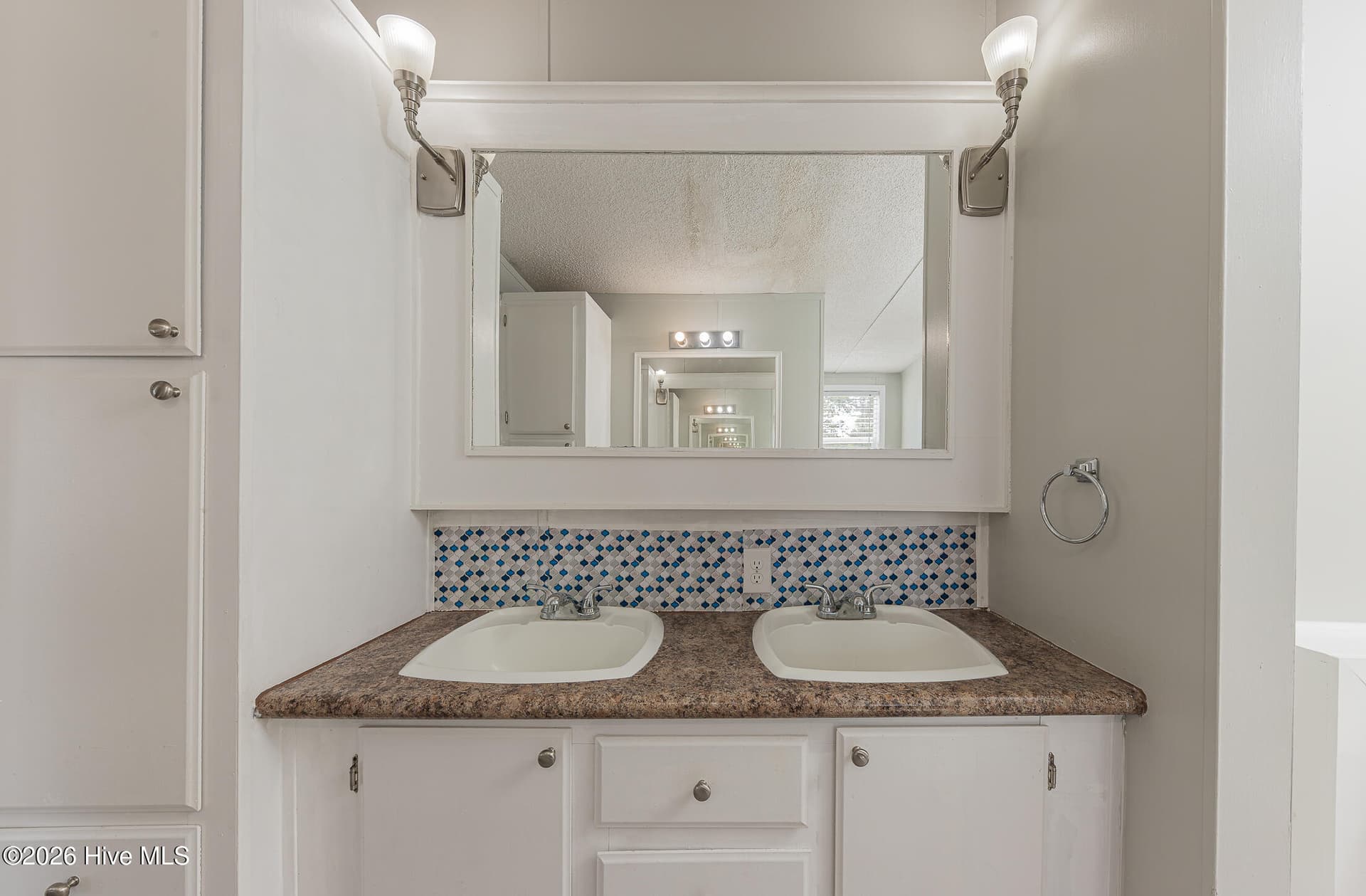 Manufactured Home at 122 Woodbrook Drive, Midway Park, NC 28544, photo 35 of 47
