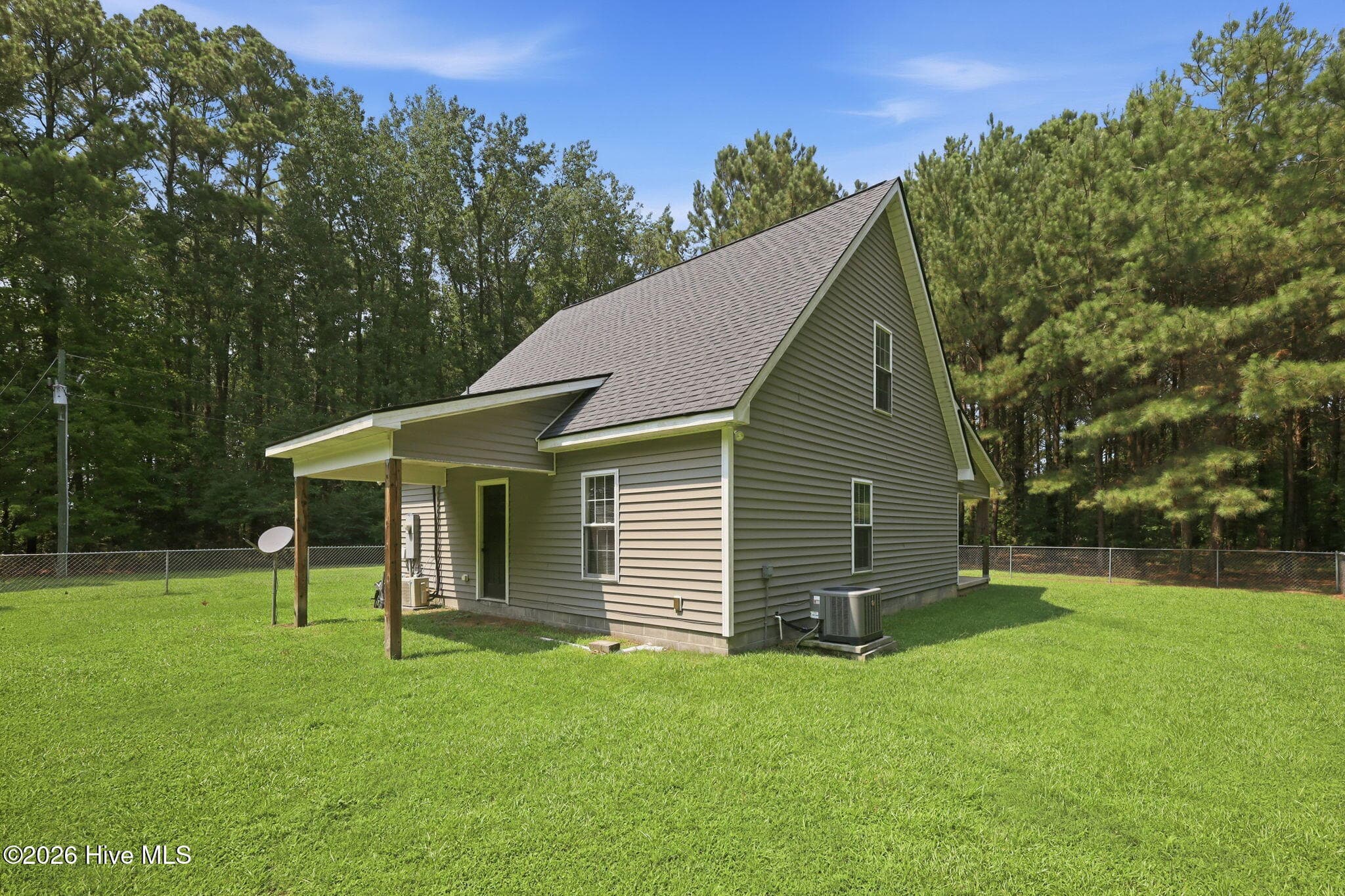 Single Family Residence at 9870 Nc 33 E, Chocowinity, NC 27817, photo 5 of 5