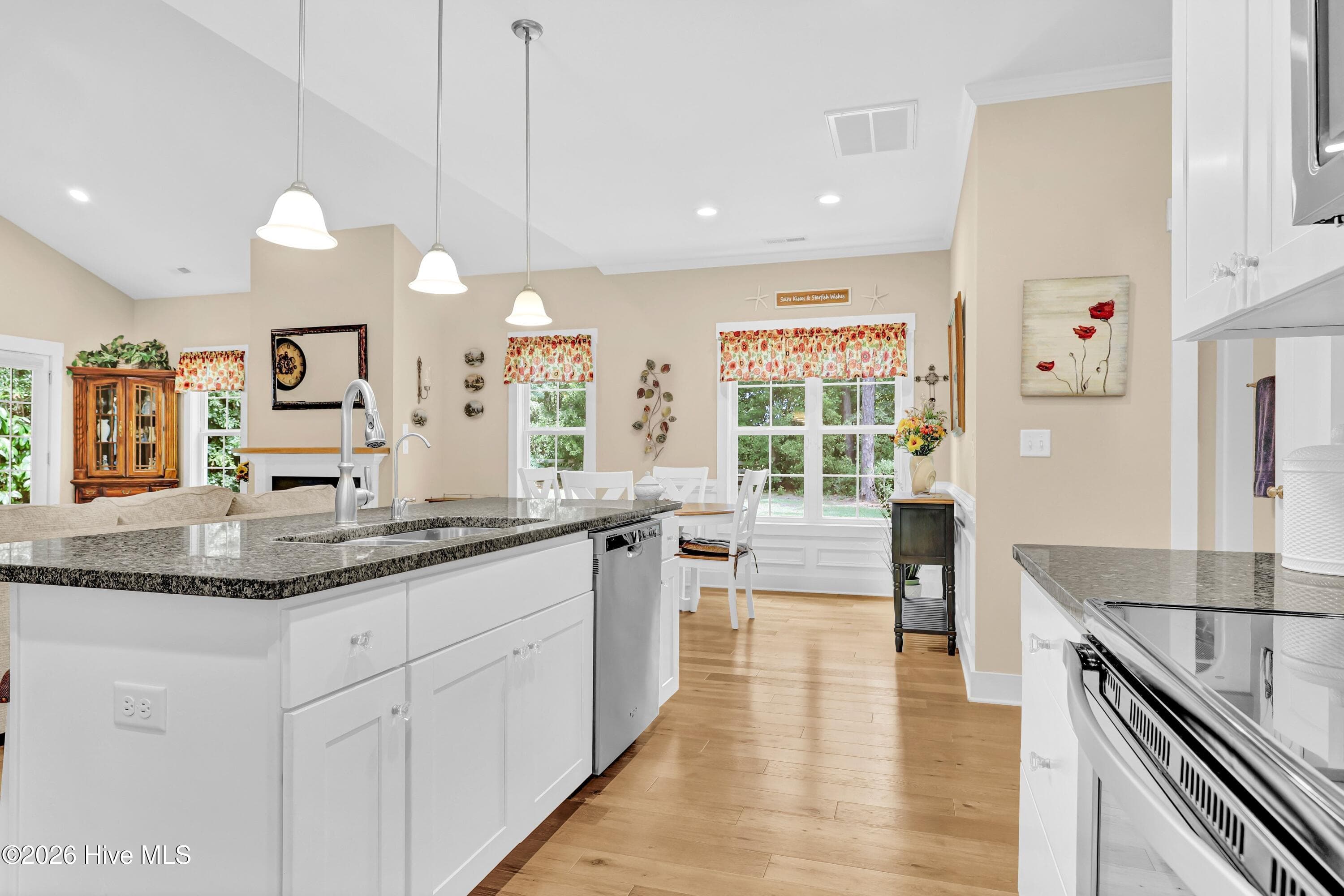 Single Family Residence at 118 Persimmon Lane, Hampstead, NC 28443, photo 8 of 29