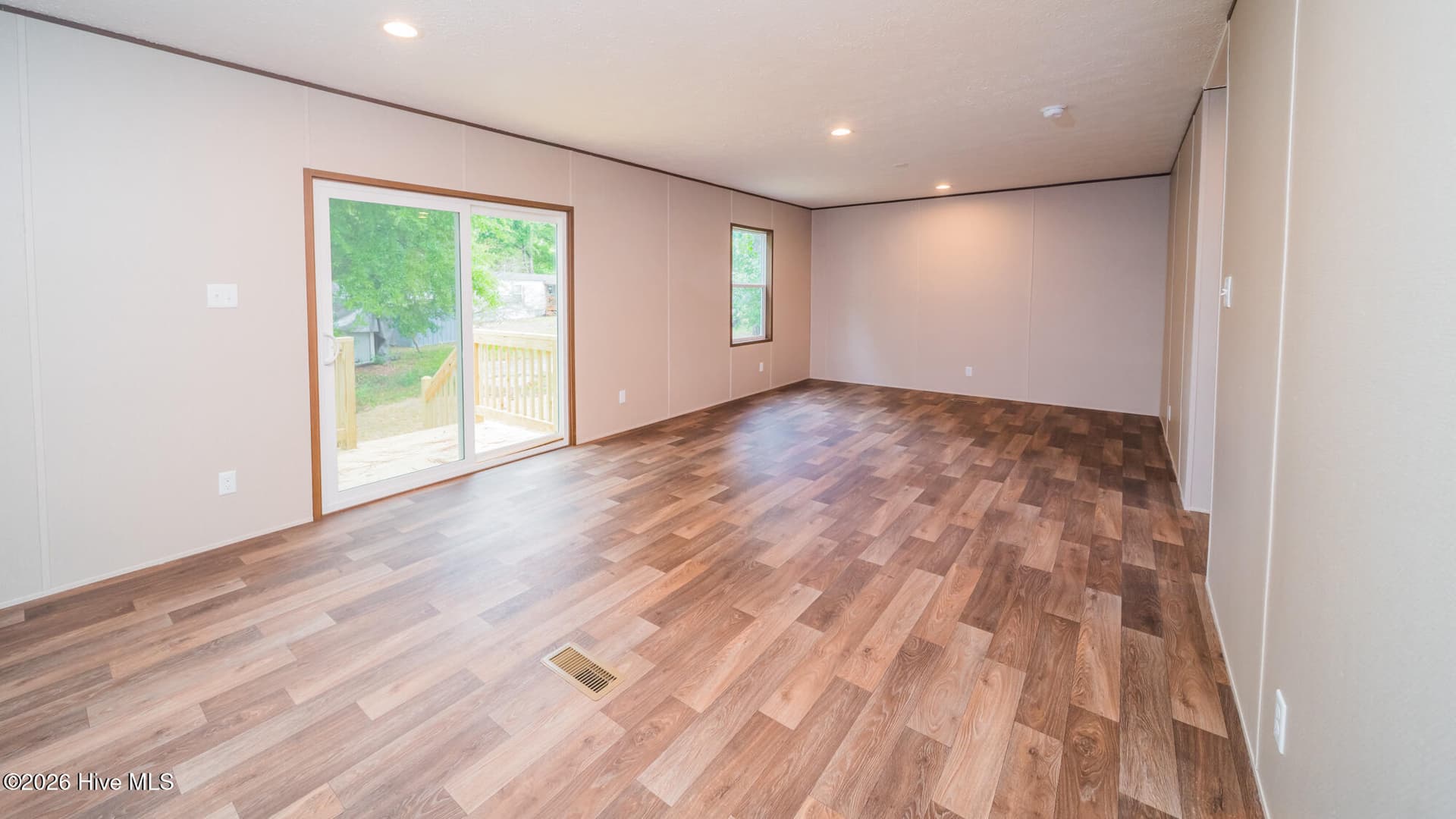 L shaped living area - 9115 E Calabash Drive SW, Calabash, NC 28467