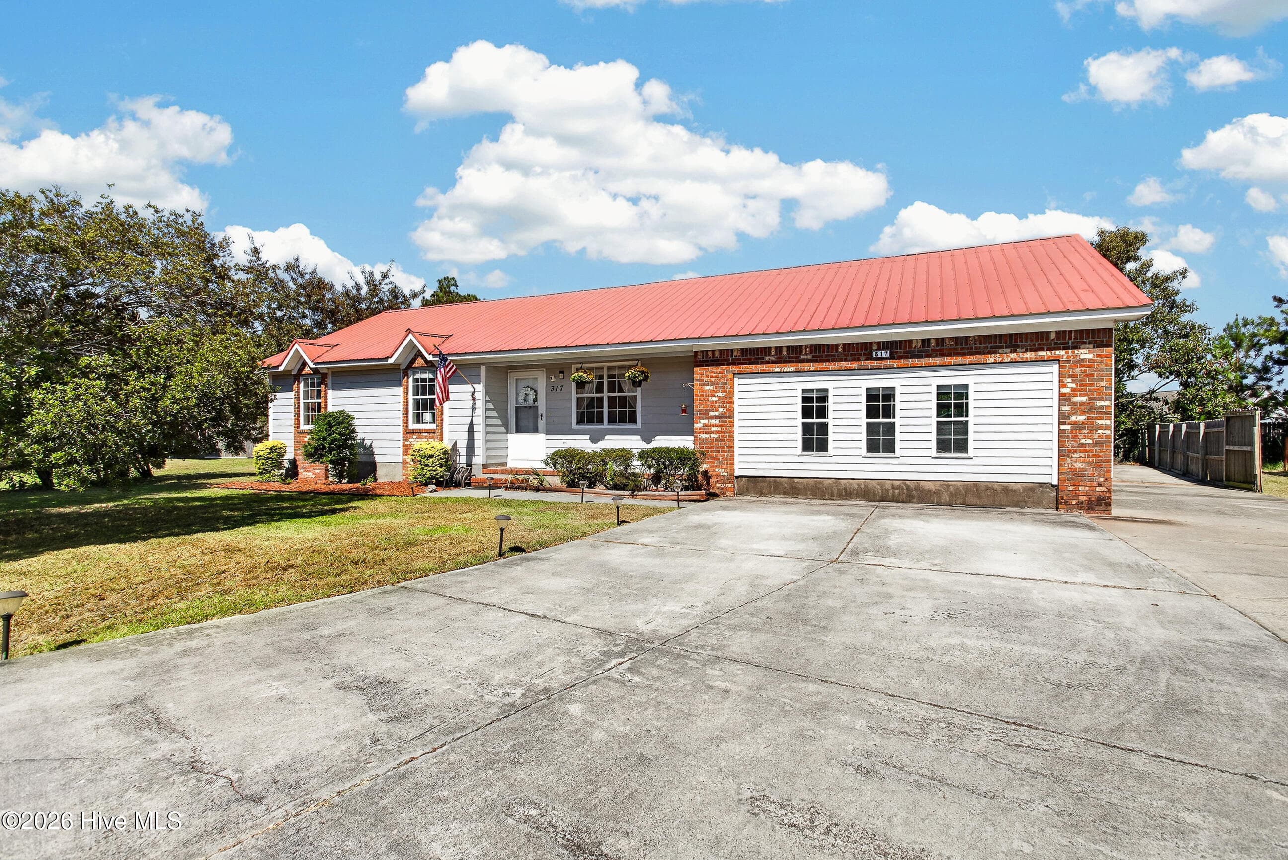 Single Family Residence at 317 Cinnamon Drive, Hubert, NC 28539, photo 5 of 49