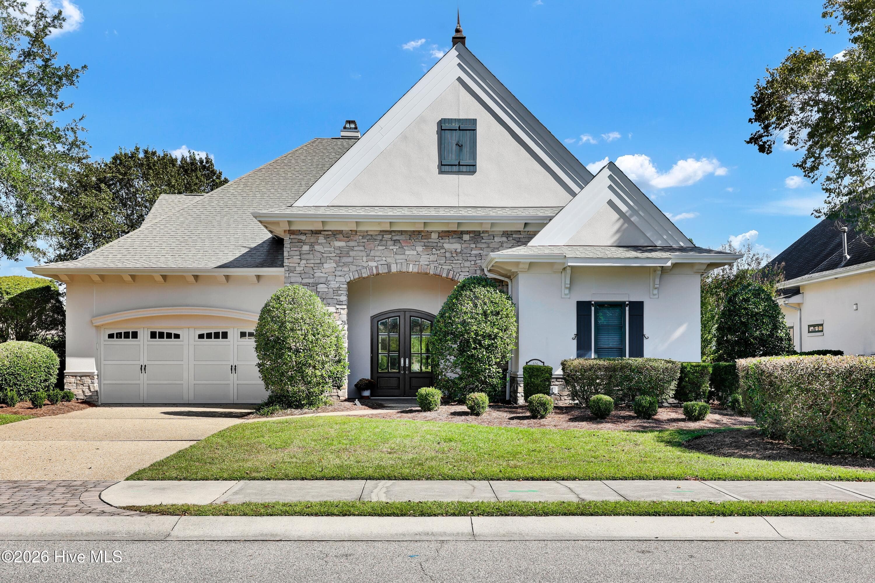 Single Family Residence at 405 Moss Tree Drive, Wilmington, NC 28405, photo 2 of 49